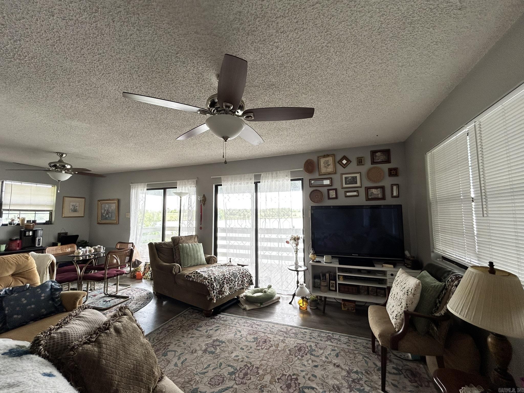 RIVERSIDE PARK - Residential