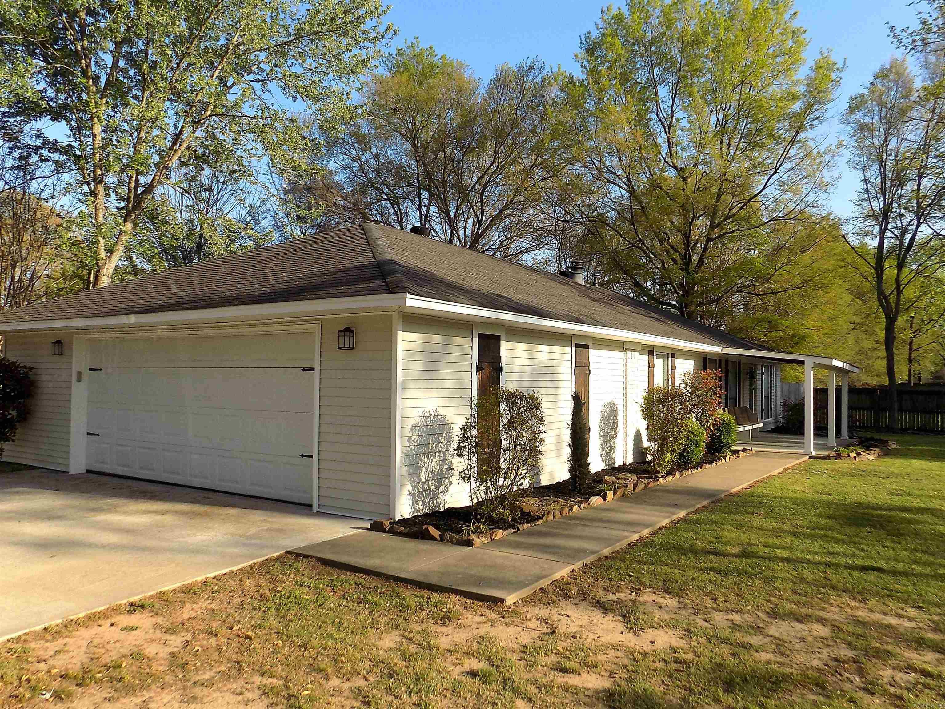 BRIAR SPRINGS - Residential