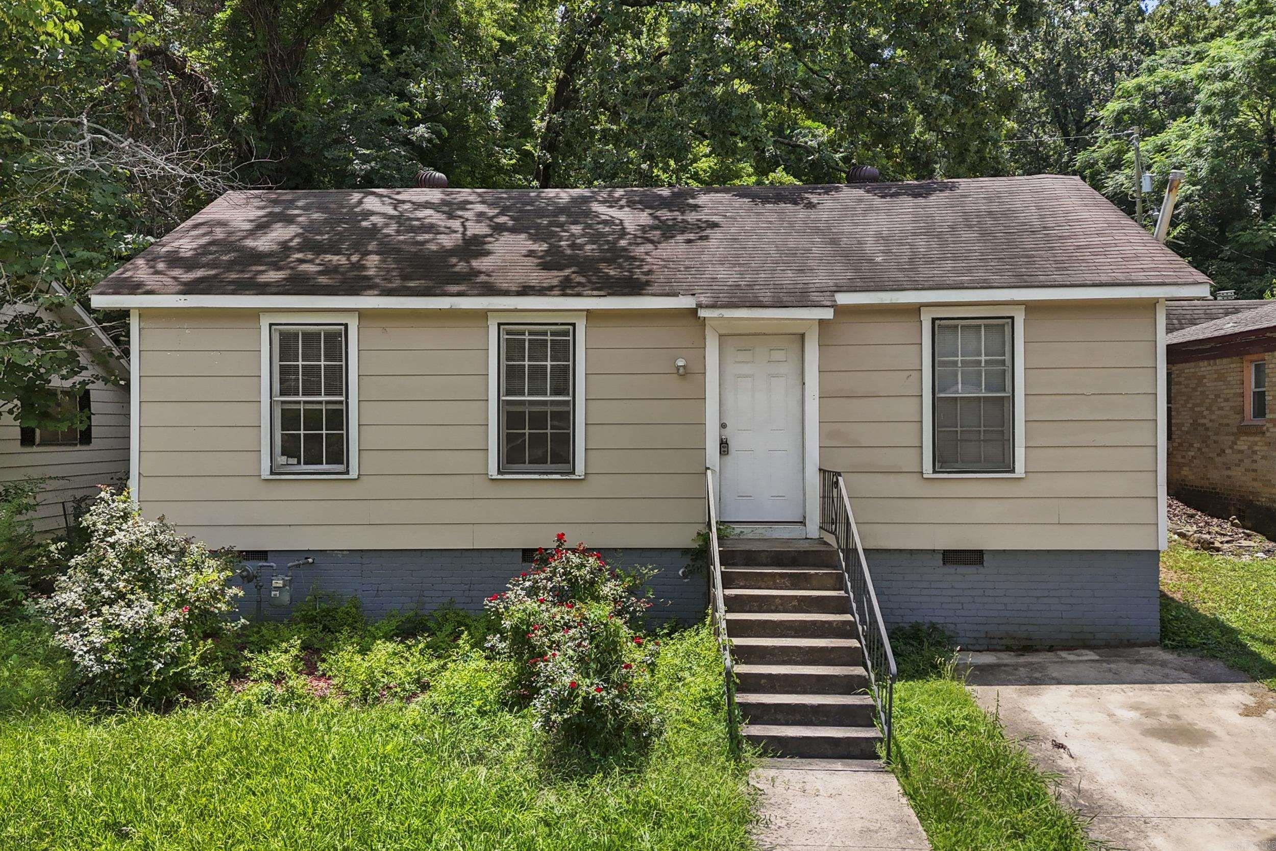 *OWNER FINANCING ONLY* Don't miss out on this great 3-bedroom, 1-bath home. Features Include No Carpet, a separate dining room, and laundry room. Agents see owner financing terms in agent remarks.