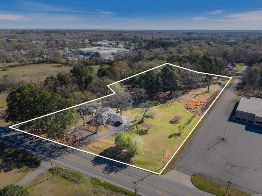 Located on a busy road in the center of a rapidly growing town, this commercial property offers an unbeatable opportunity for businesses looking to establish or expand their presence. With heavy traffic flow and close proximity to other successful commercial establishments, this location ensures high visibility and accessibility. Whether you're looking to open a retail store, office space, or restaurant, the potential for growth and success here is substantial. The surrounding area continues to develop, making this property an ideal investment for future expansion.  Don’t miss out on this incredible chance to invest in a prime piece of commercial real estate. The possibilities are endless, and the future is bright for businesses in this location!