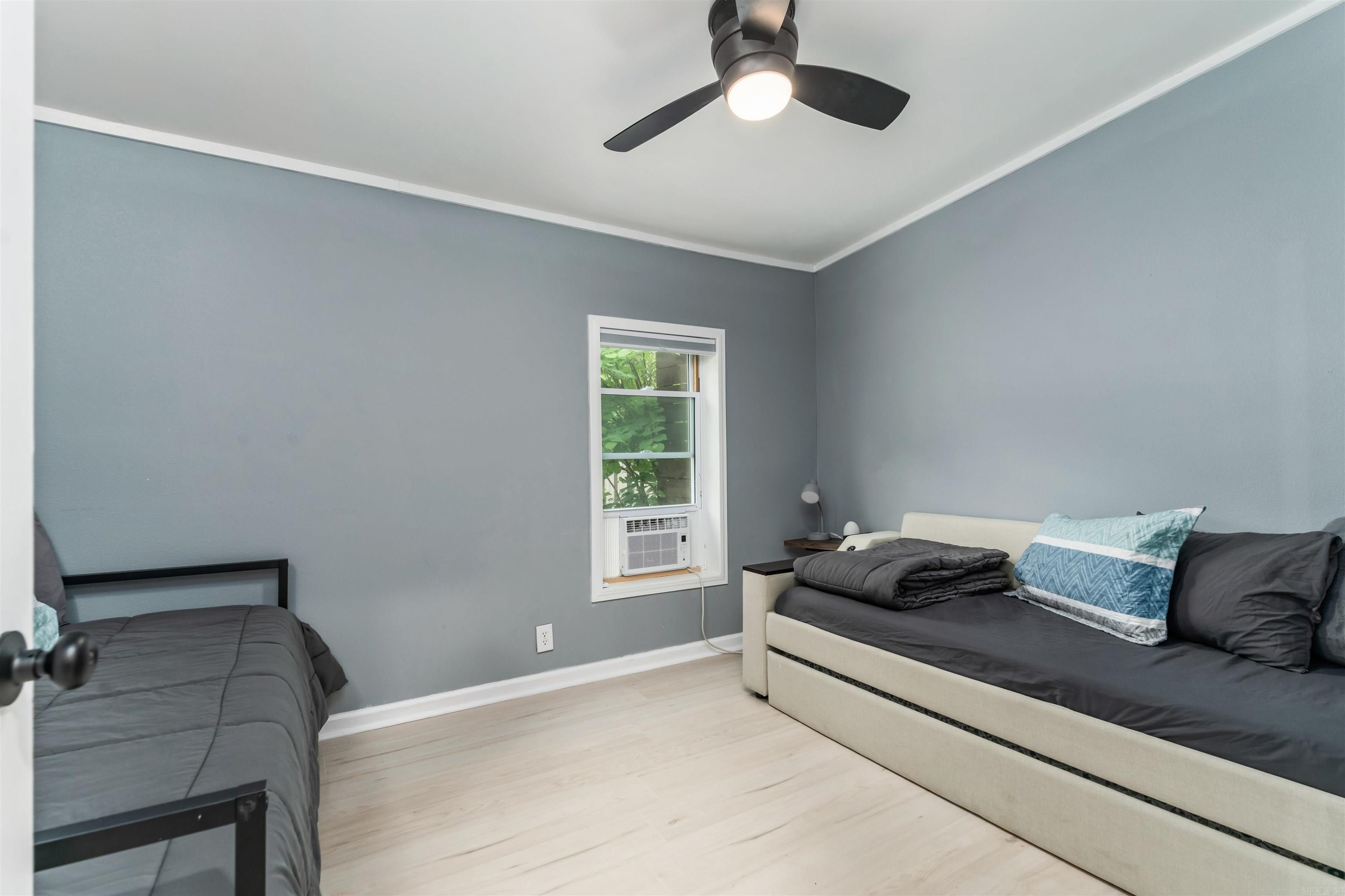 WOODLAND SHORES - Residential