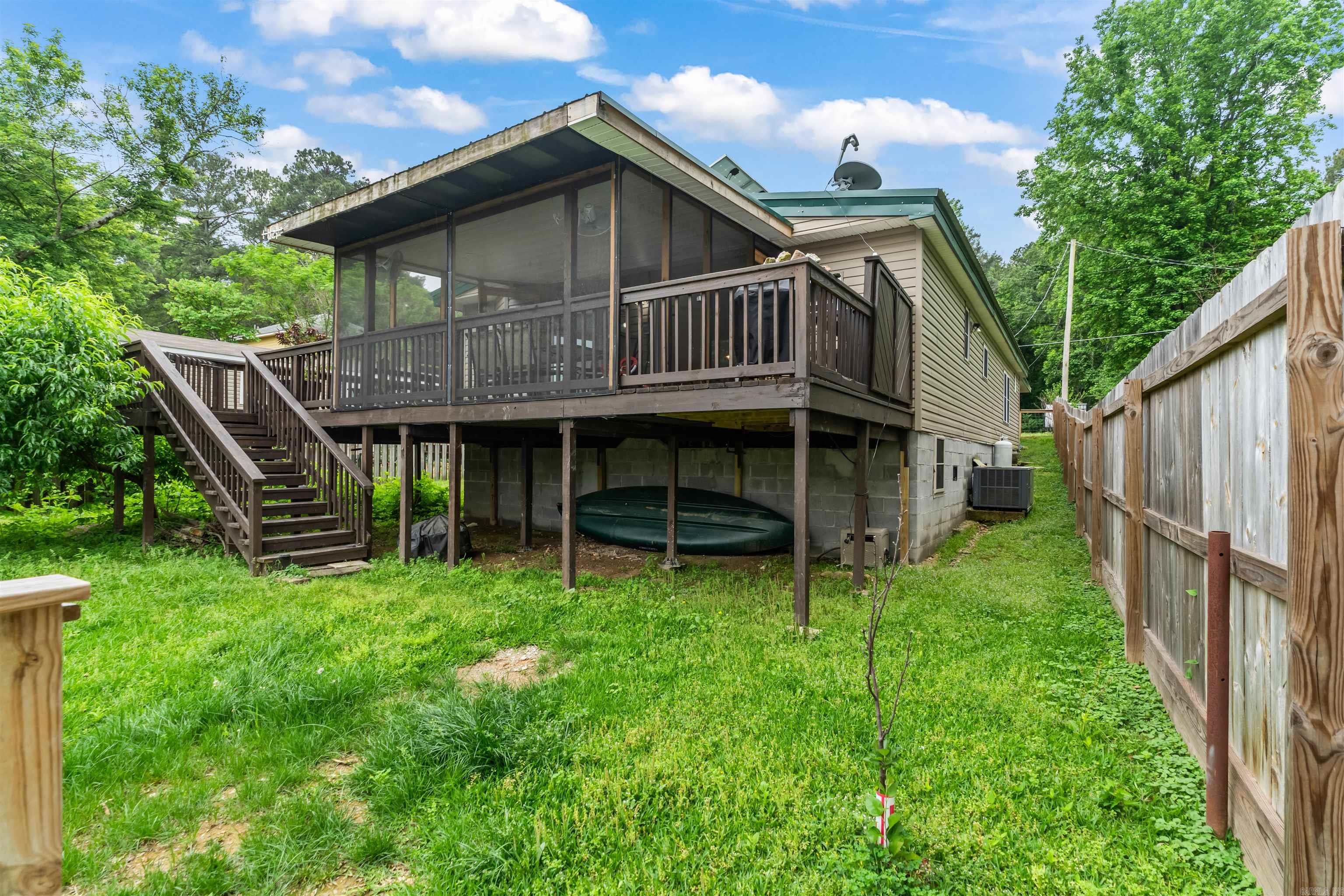 WOODLAND SHORES - Residential