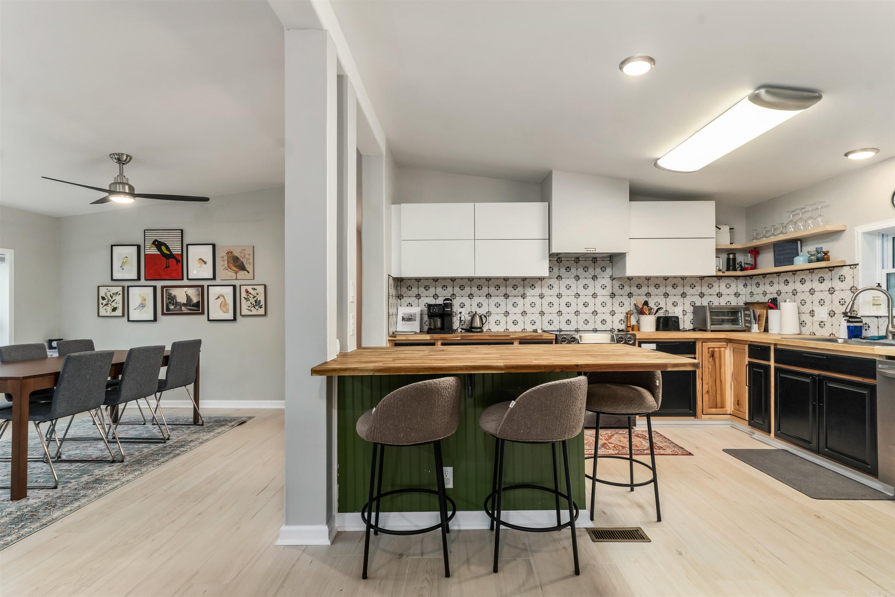 WOODLAND SHORES - Residential