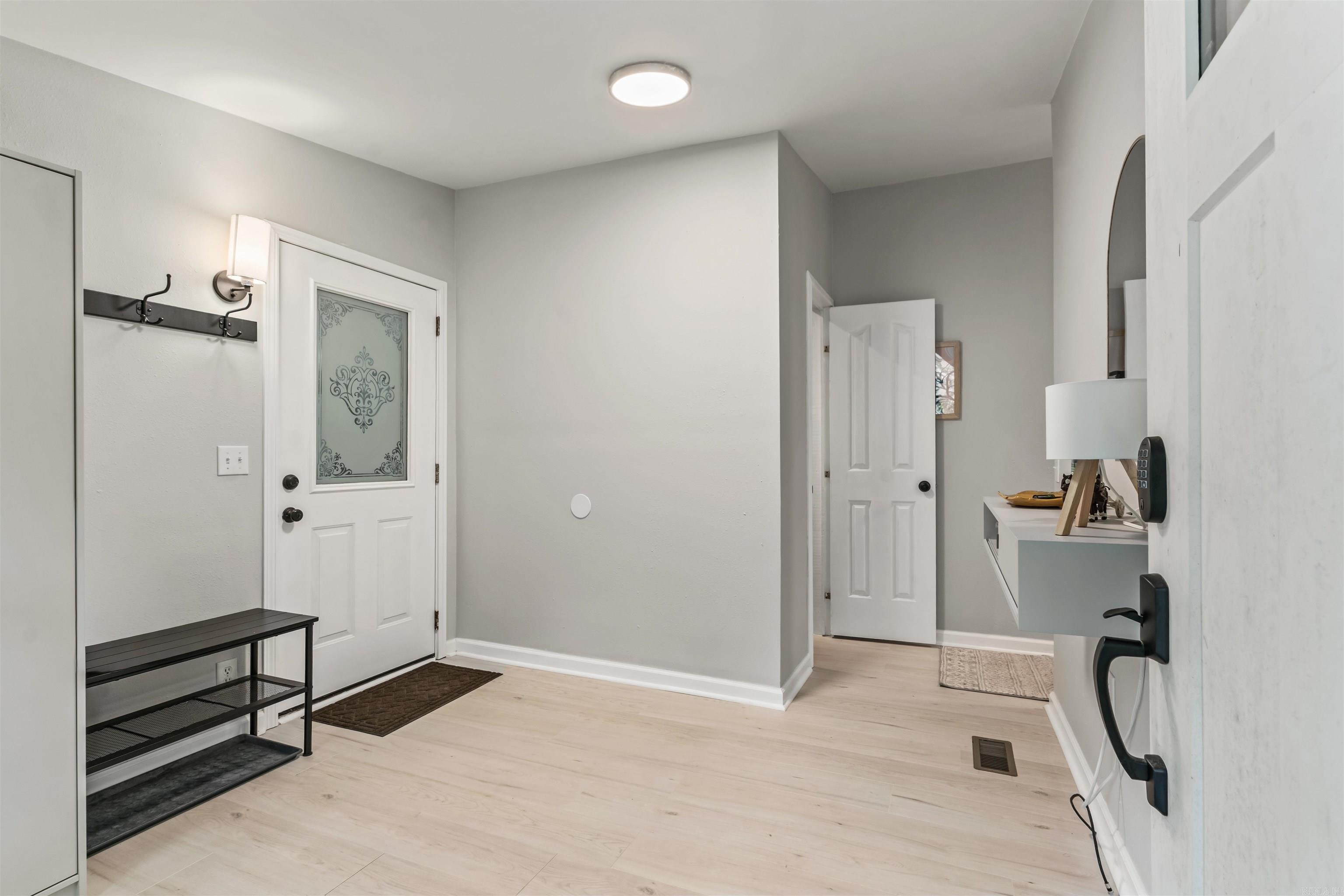 WOODLAND SHORES - Residential