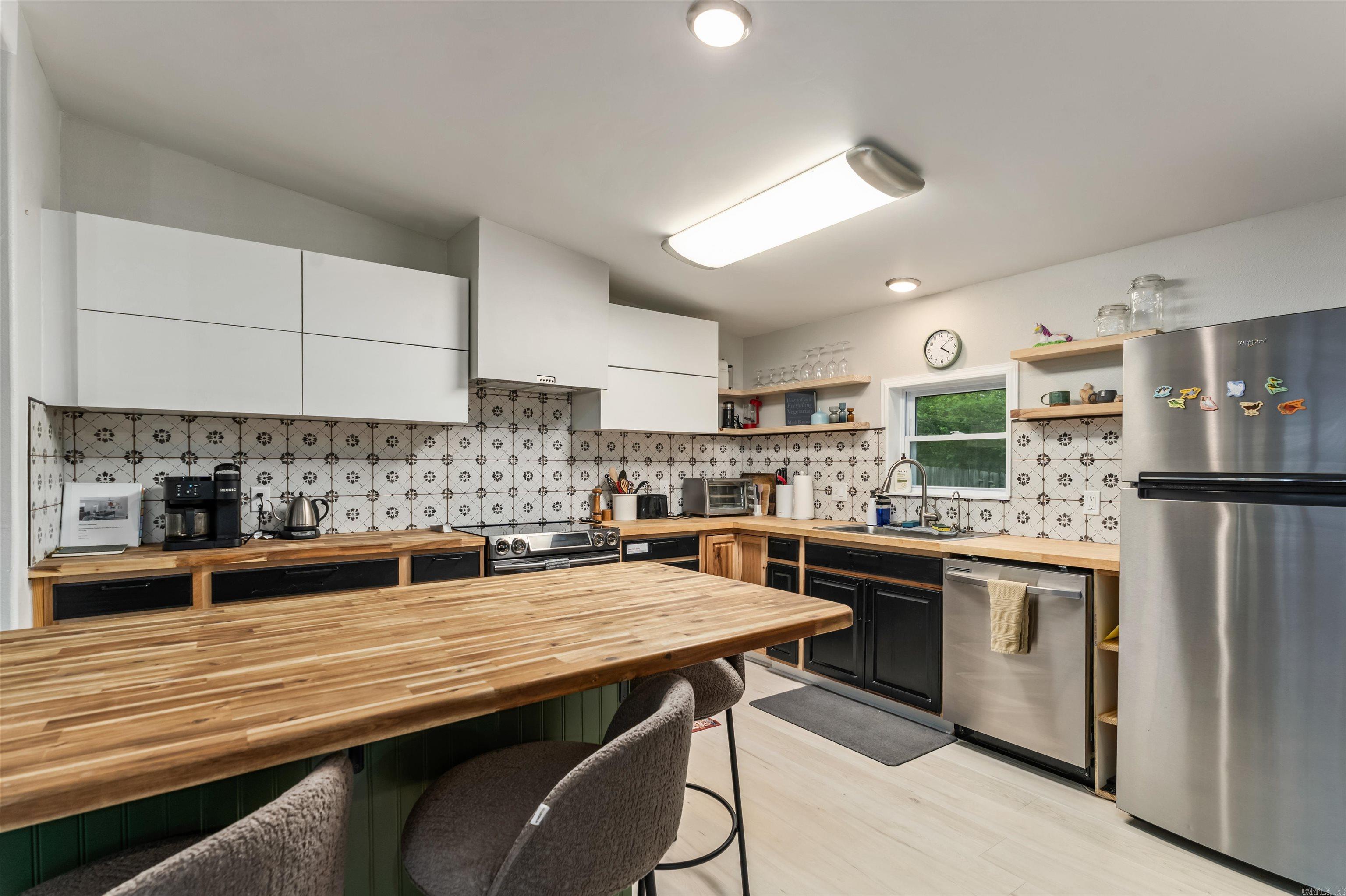 WOODLAND SHORES - Residential