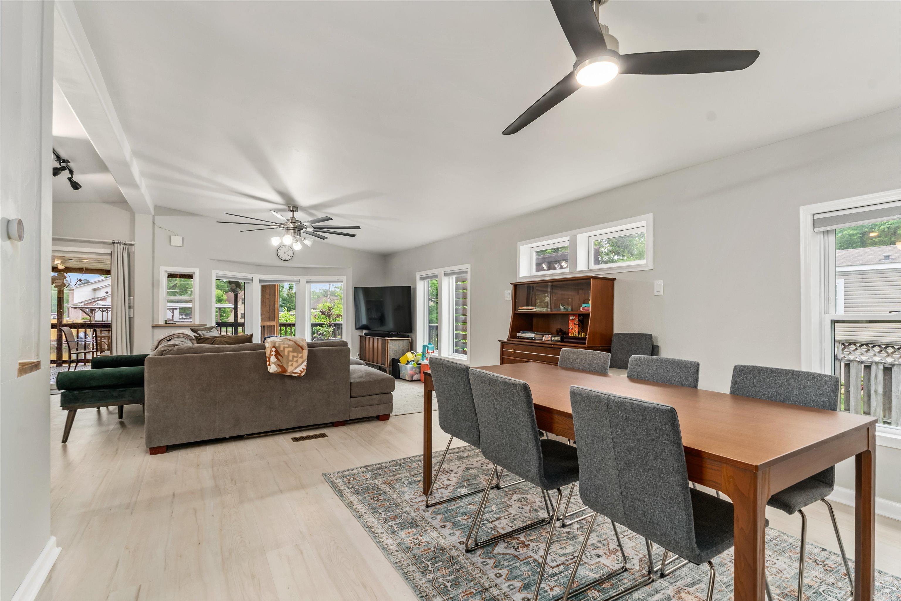 WOODLAND SHORES - Residential