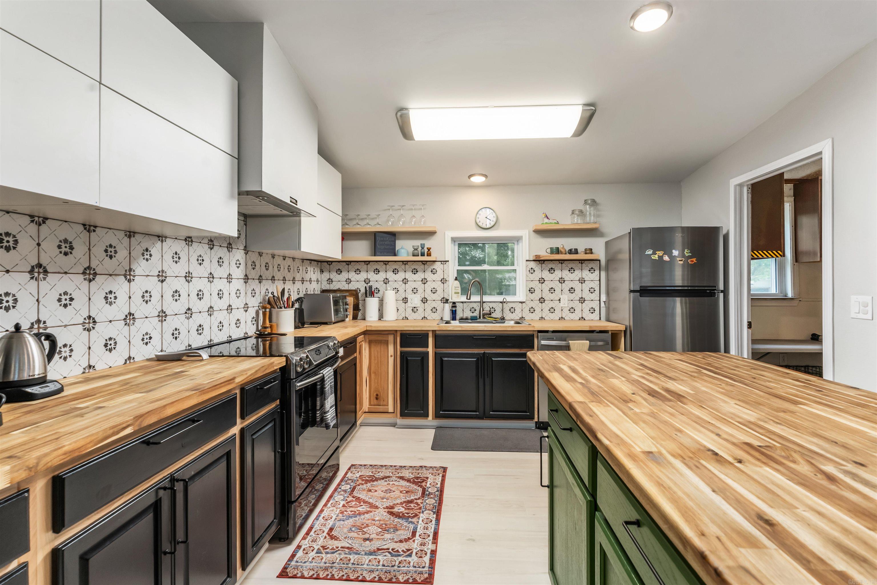 WOODLAND SHORES - Residential