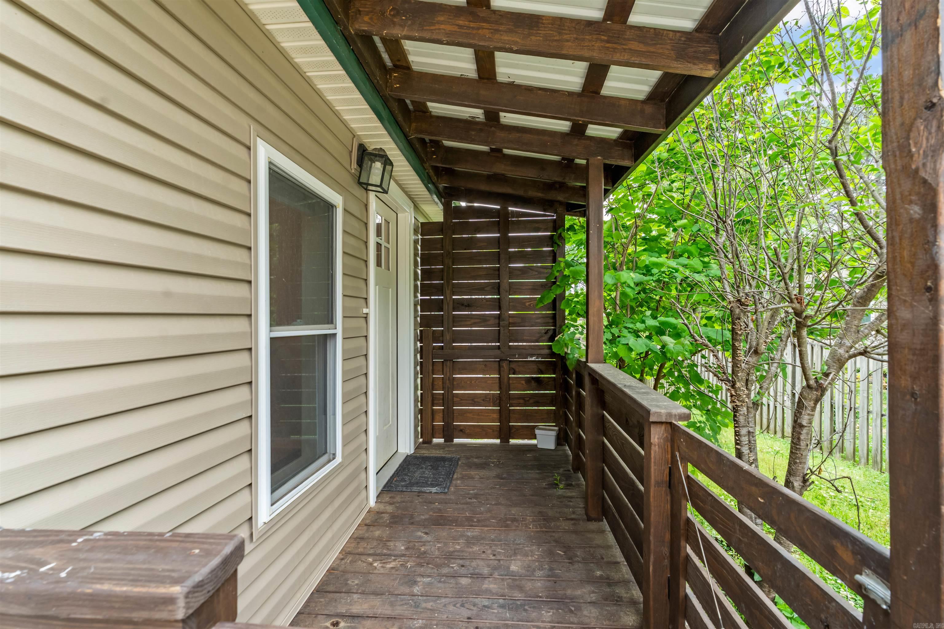 WOODLAND SHORES - Residential