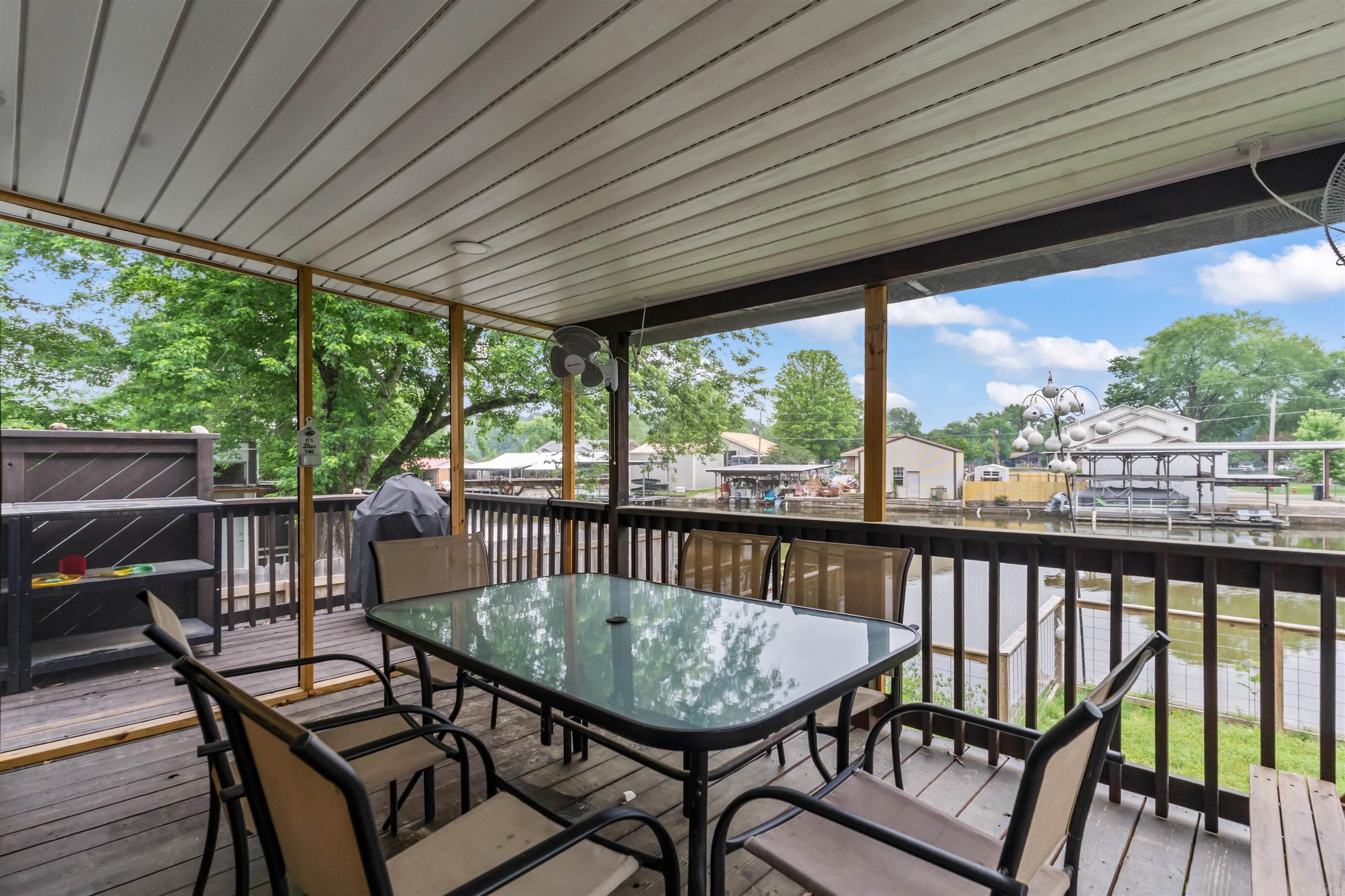 WOODLAND SHORES - Residential