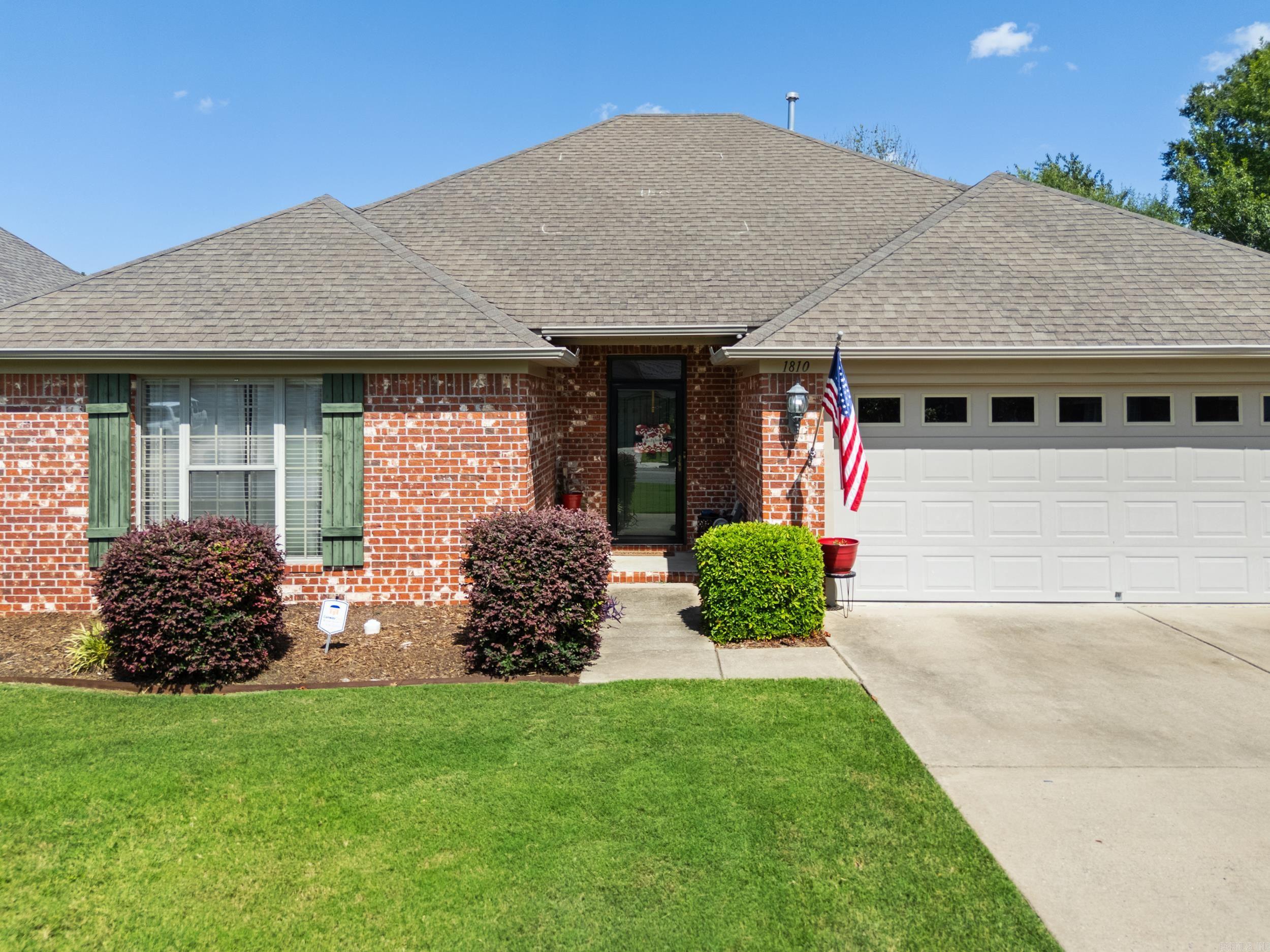 Bright, Beautiful, Beauty is waiting for you in St Johns subdivision! Home includes tray ceilings in great room and primary bath, large 3 bedrooms all with large closets, and 2 baths, granite countertops throughout, concrete floors, good sized kitchen/dining area with pull up bar, fully fenced backyard with decorative gate, Now let’s talk about what the seller has completed to make this a move in ready and an even better buy: · Replaced roof with architectural shingles. · Foundation Inspected and Certified. · HVAC system has had cleaning and service.