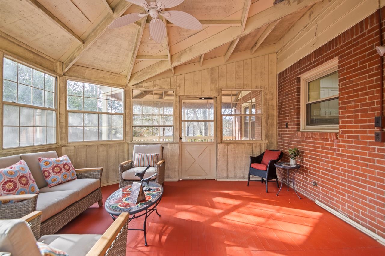 LONGLEA - Residential