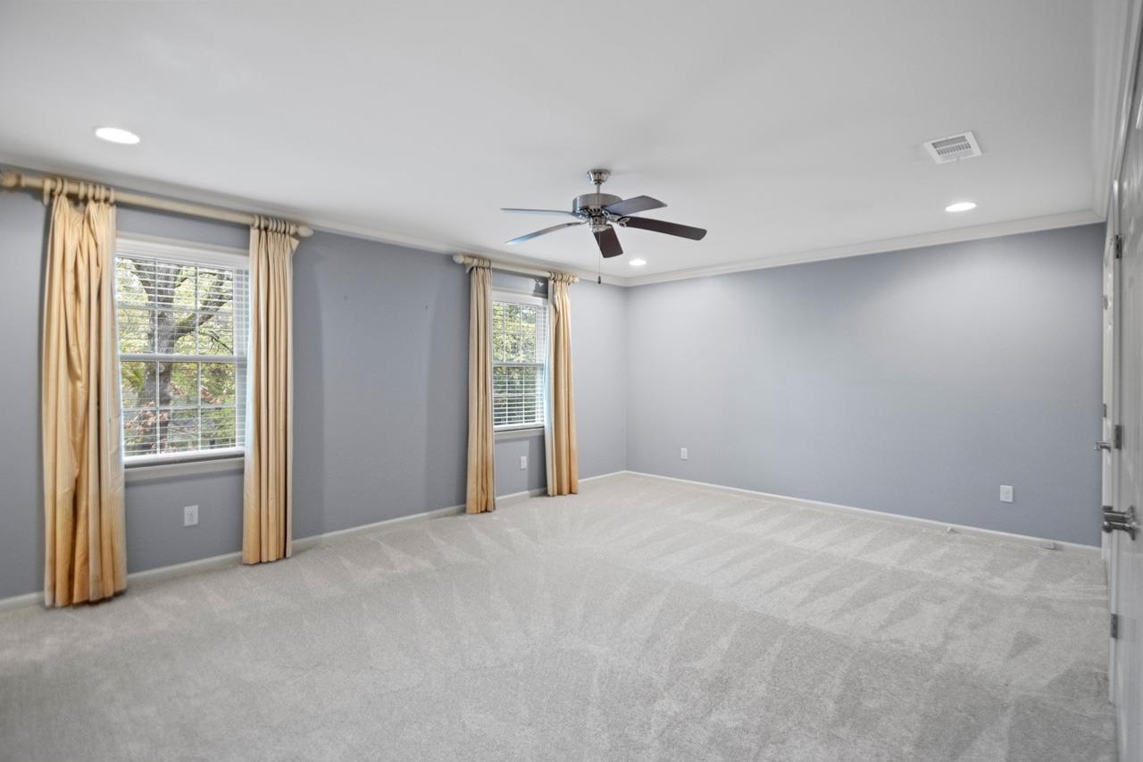 LONGLEA - Residential