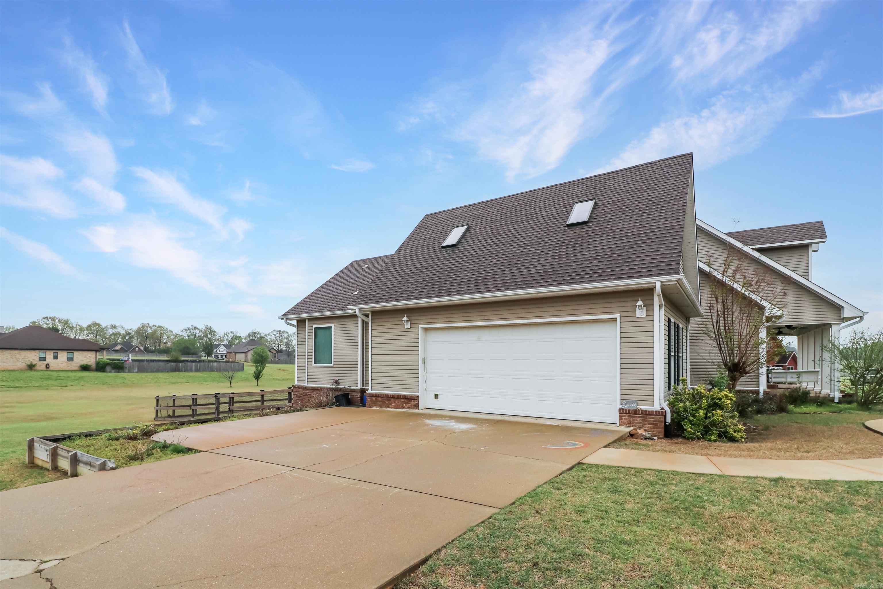 NORTH POINTE ESTATES - Residential