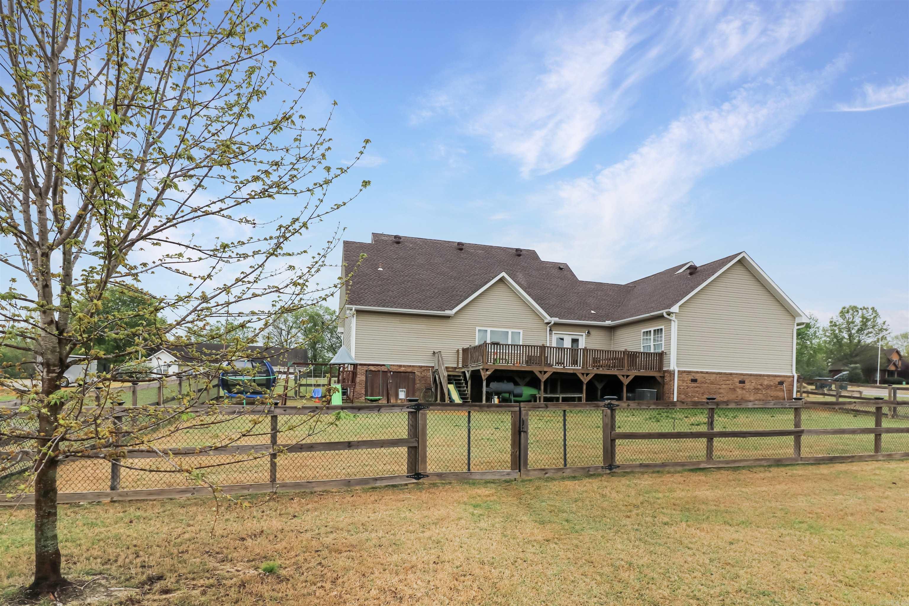 NORTH POINTE ESTATES - Residential