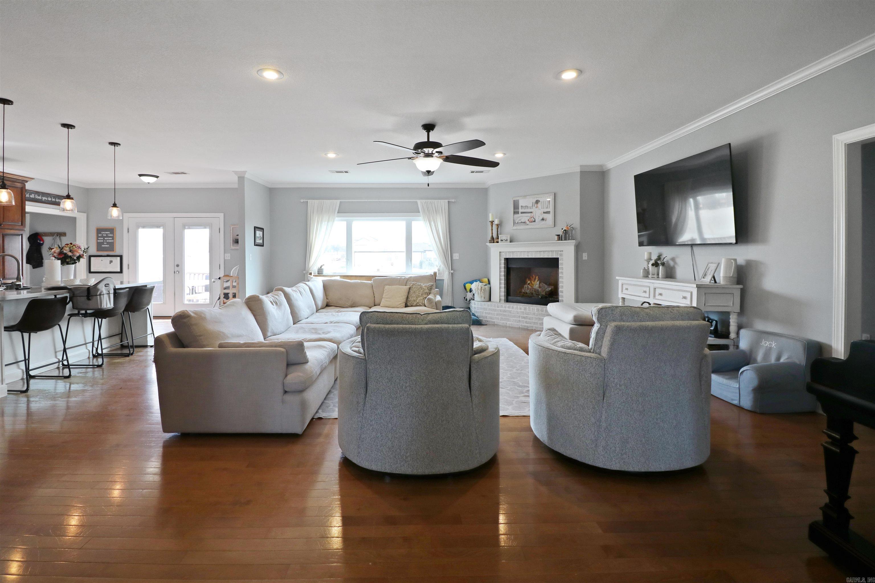 NORTH POINTE ESTATES - Residential