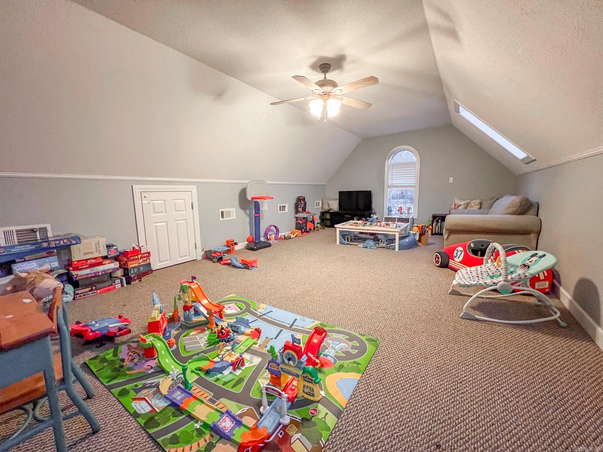 NORTH POINTE ESTATES - Residential