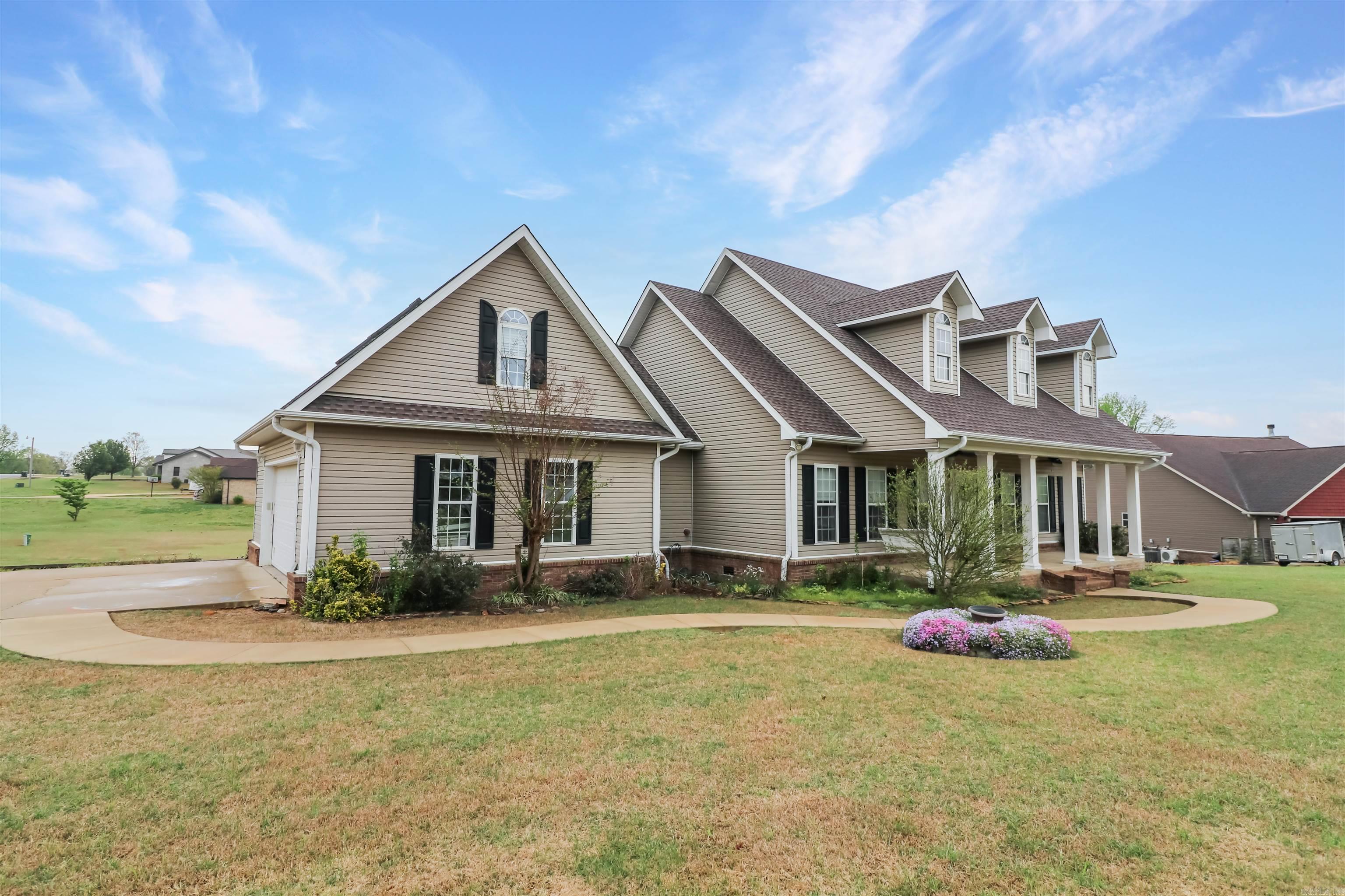 NORTH POINTE ESTATES - Residential