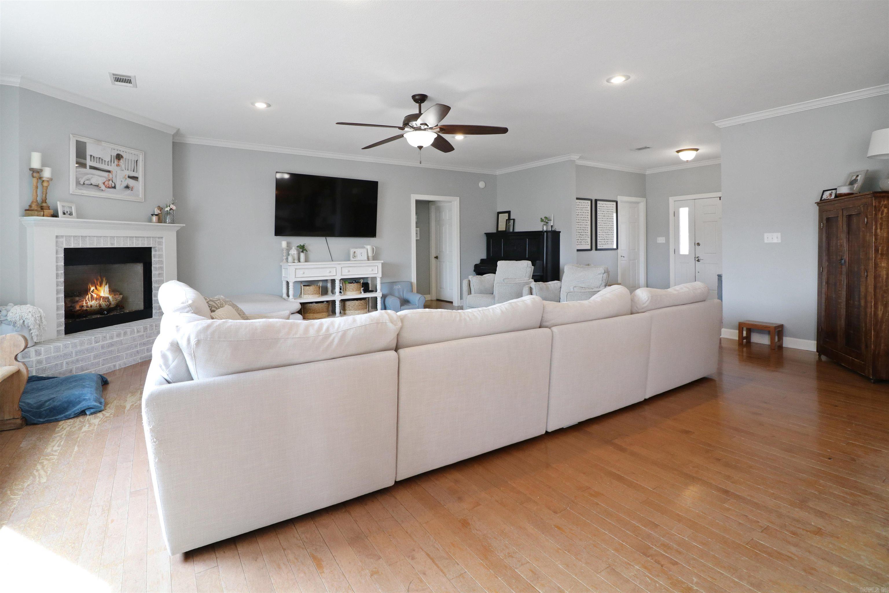 NORTH POINTE ESTATES - Residential