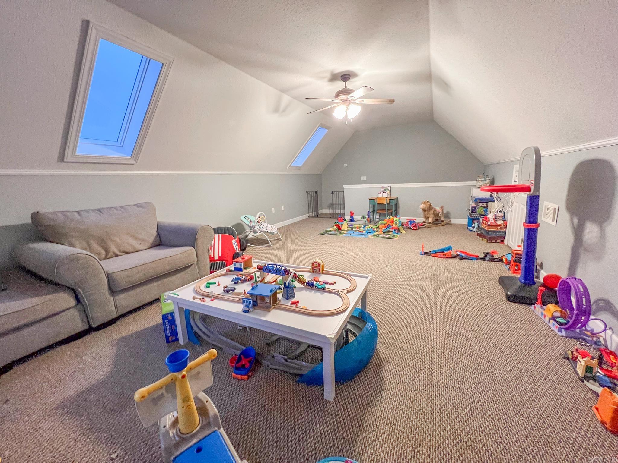 NORTH POINTE ESTATES - Residential