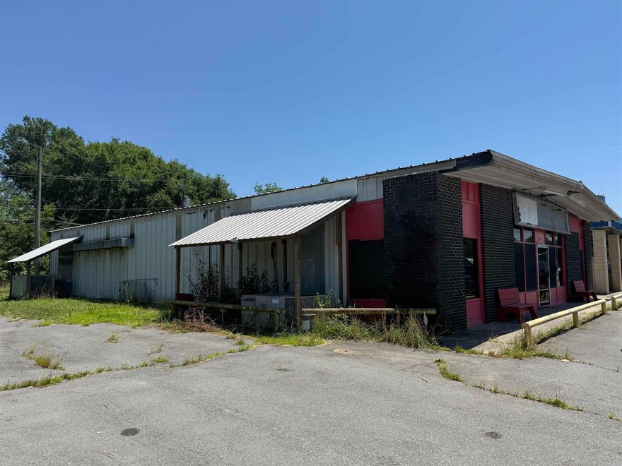 Looking to start a new business? Right off a busy road heading to the main strip in Stuttgart Arkansas.  Here is the perfect start up for you. Everything conveys that is in the photos, all in working order. Walking in is a dining area, with a restroom to your right. A wall dividing with a functional kitchen. Has an office space for some work and another restroom is located within the office space. In the back is the grand space to do all kinds of specular activities. You will see a bar and a space to have a DJ set up. It has everything in it for a restaurant but can be transformed to a retail store.