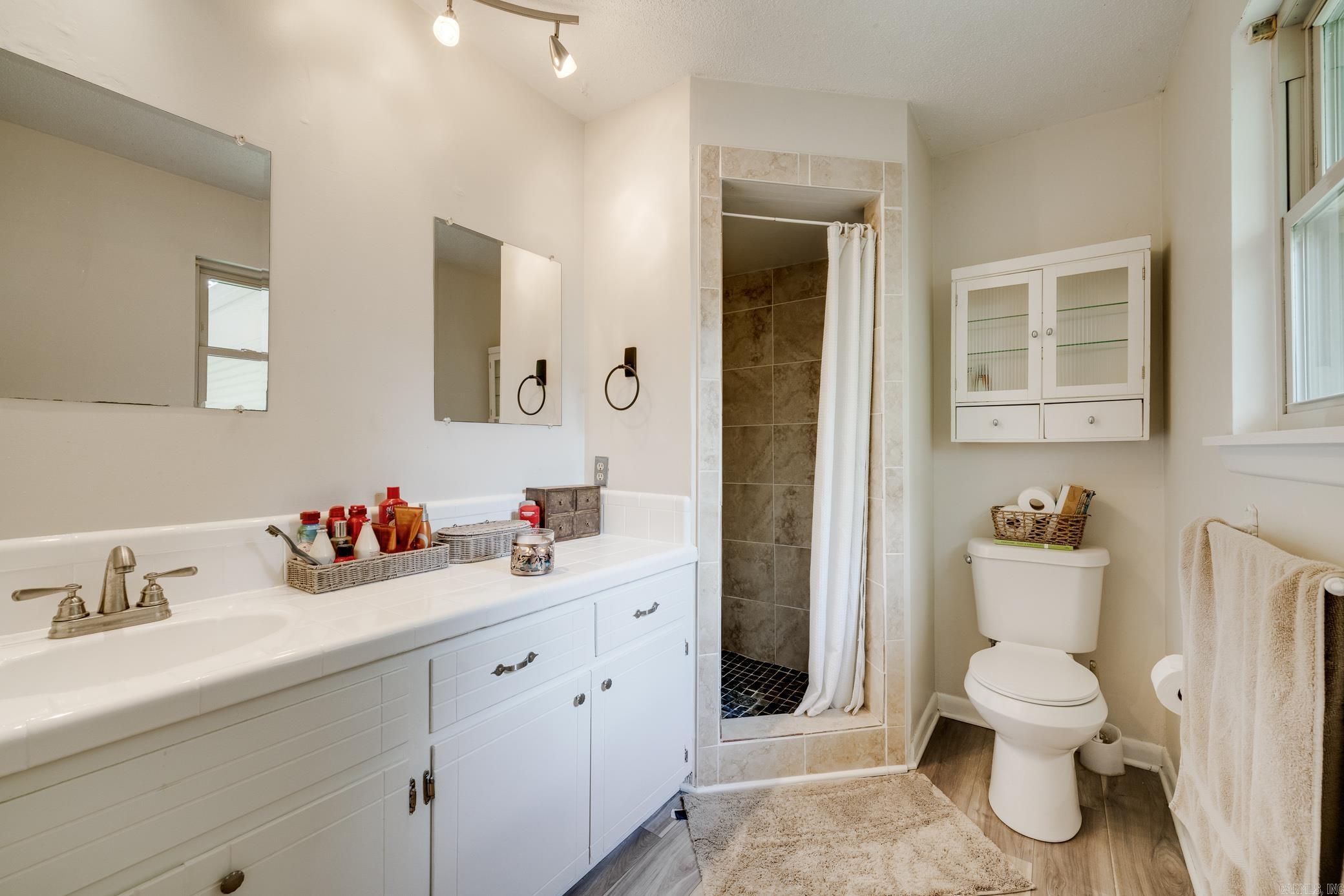 GREEN HILLS - Residential