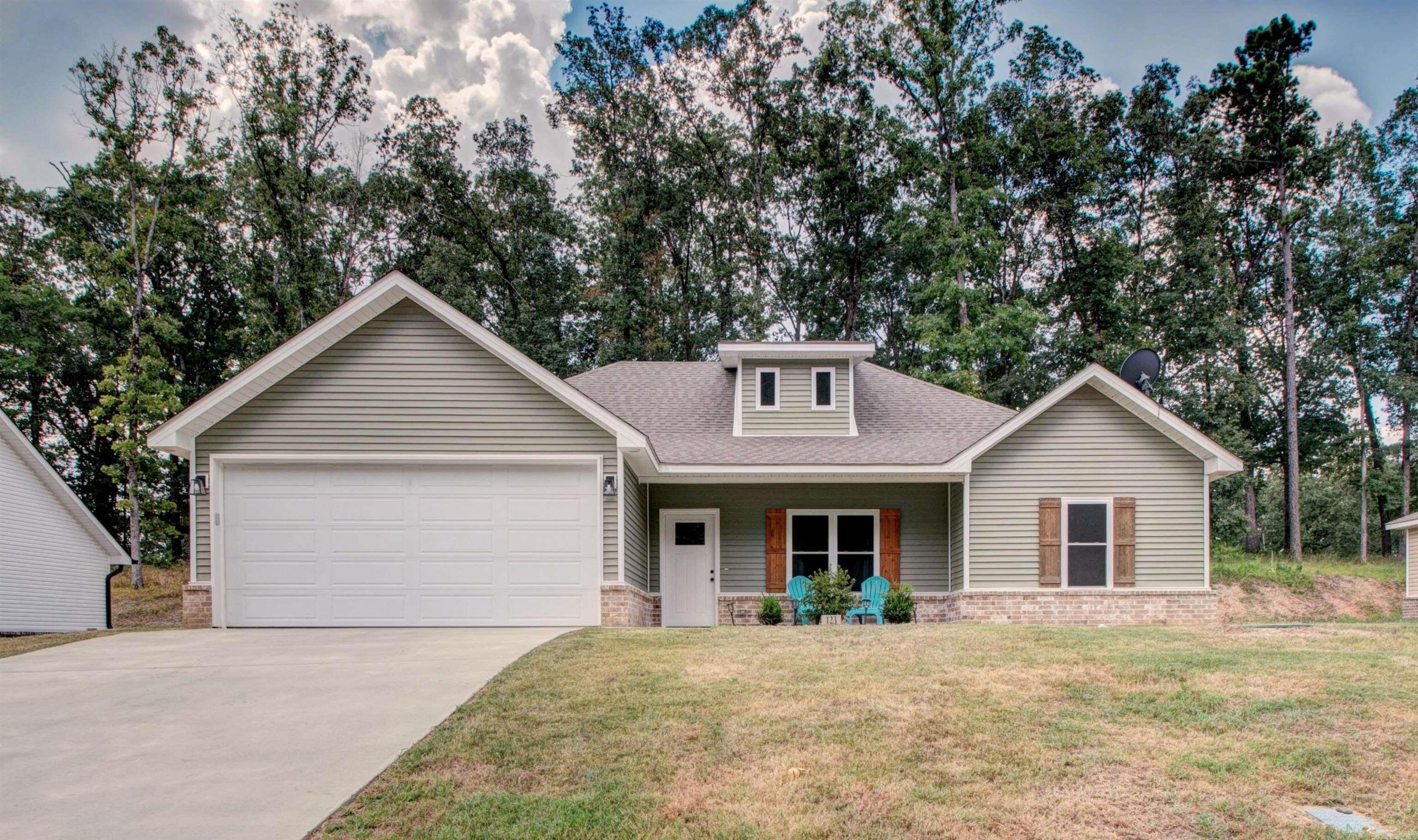 Love Fishing and the Outdoors...Minutes to the Ouachita River. 123 Stonebriar was built in 2022, very well maintained LIKE NEW. Home offers 1535 SQFT of Open Concept Design Living with a 3 Bed /2 Bath Split Floorplan. Exterior is wrapped in Beige Brick base with Sage Green Vinyl Siding, trimmed in Matte Black Lighting and Hardware. Interior offers natural lighting, a Spectacular Spacious Kitchen with Granite Countertops, Custom Cabinetry, Pantry and luxury vinyl flooring throughout. Main Bedroom has a dream en suite with double sink vanity, walk in shower, soaking tub and an impressive walk in closet. Extra bedrooms are generously sized. Laundry Room off Kitchen, 8 FT tall Garage Door with oversized Garage. Property Backs up to woods. Amenities Include Golf Course, Club House, Playground, Swimming Pool, Banquet Room, Marina, Boat Launch, Library, Tennis Courts, Basketball Court, 19th Hole Restaurant, Cafe, Grocery and Beauty Salon. Welcome Home to the Prestigious Gated Diamondhead Golfing Resort Community 18 Hole PGA Par 72 Golf Course.