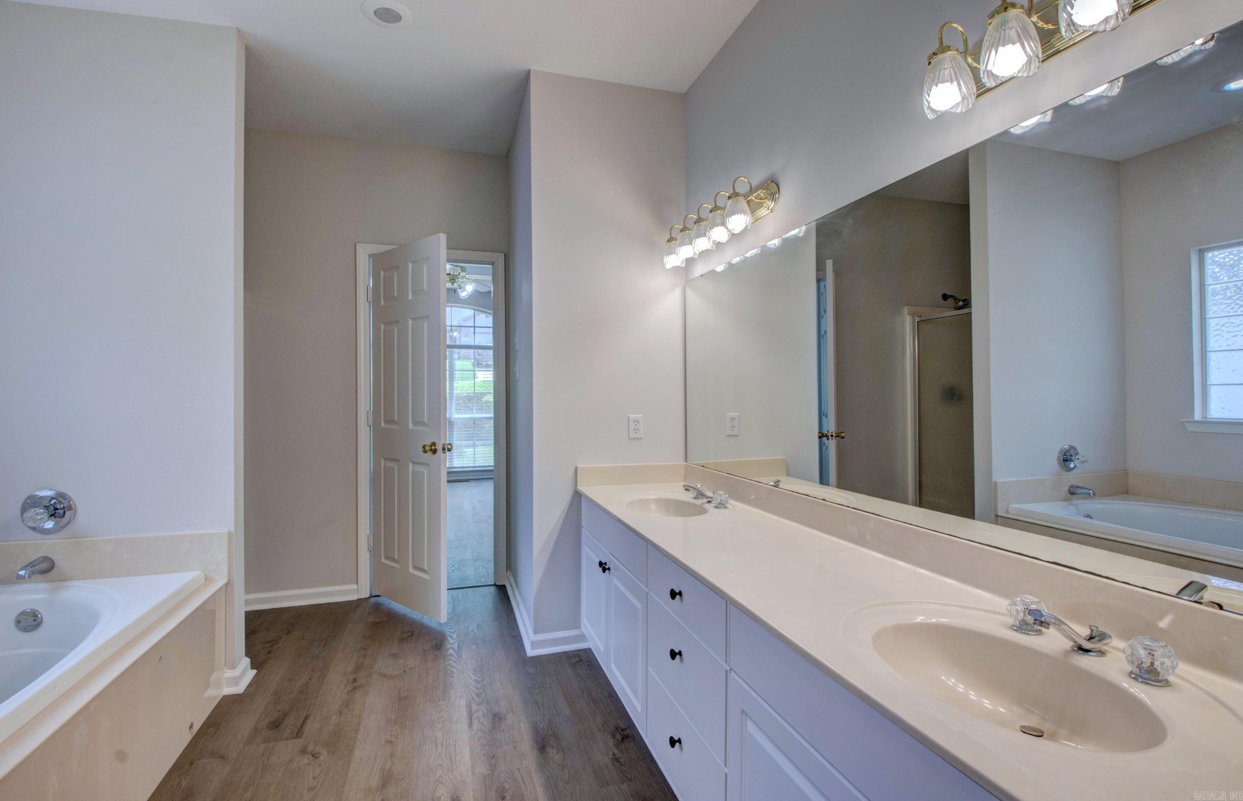 WESTHAMPTON - Residential