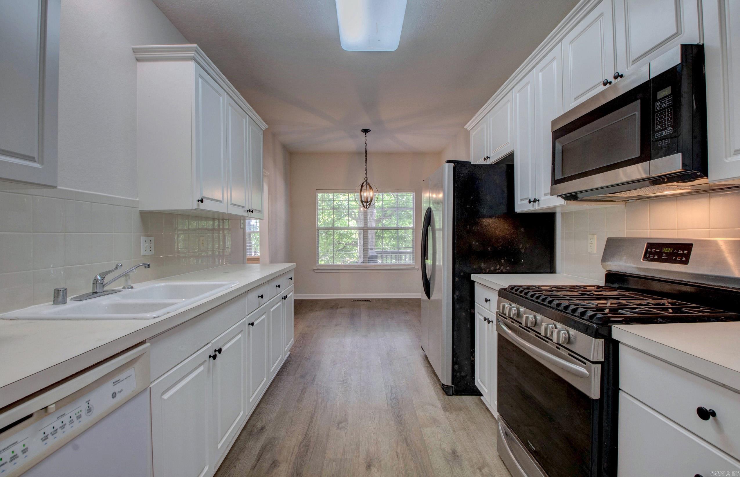 WESTHAMPTON - Residential