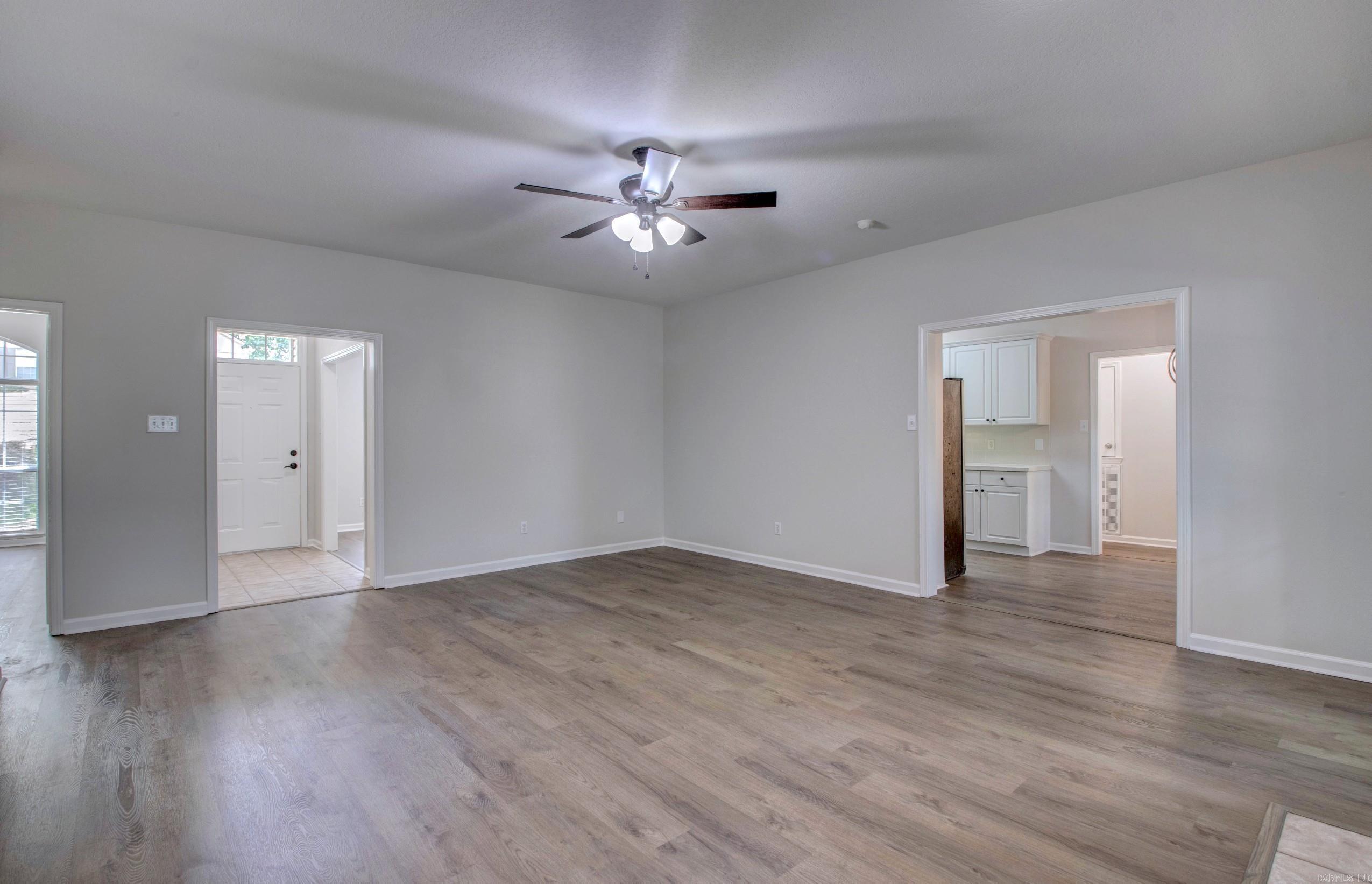 WESTHAMPTON - Residential