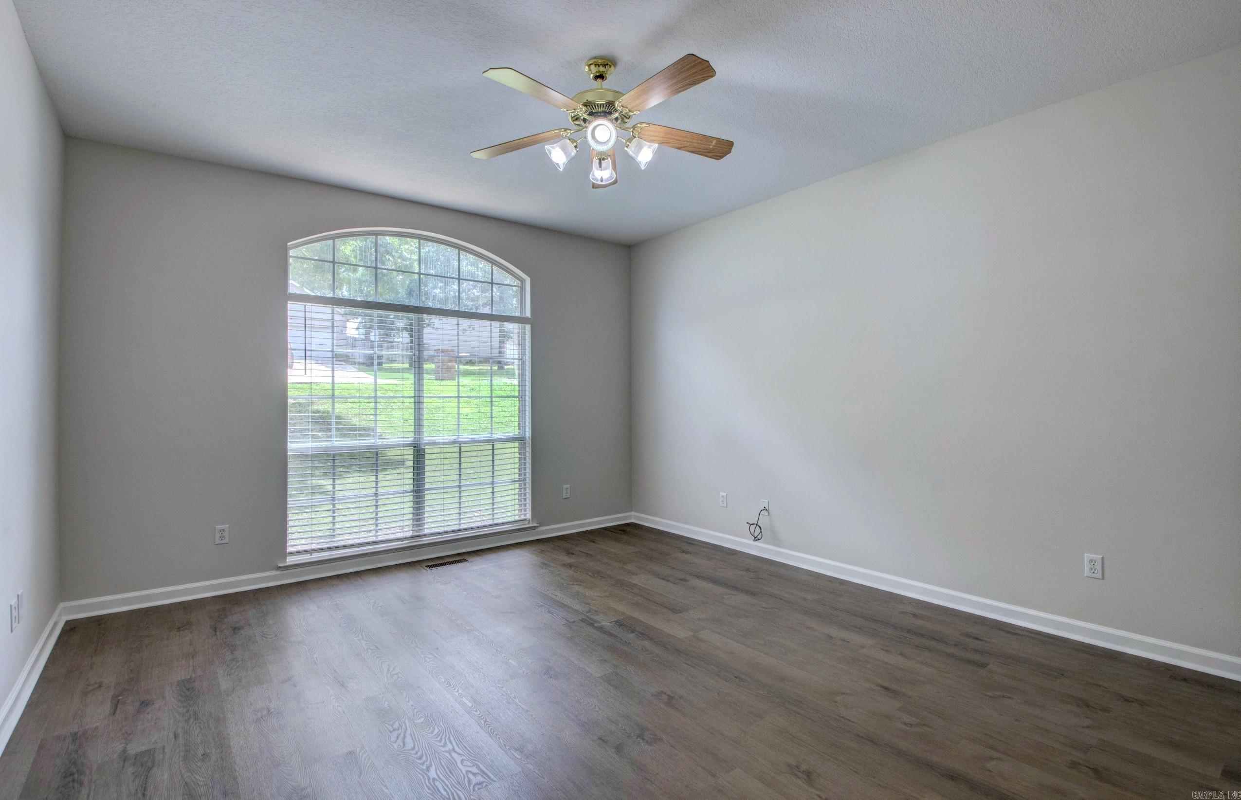 WESTHAMPTON - Residential