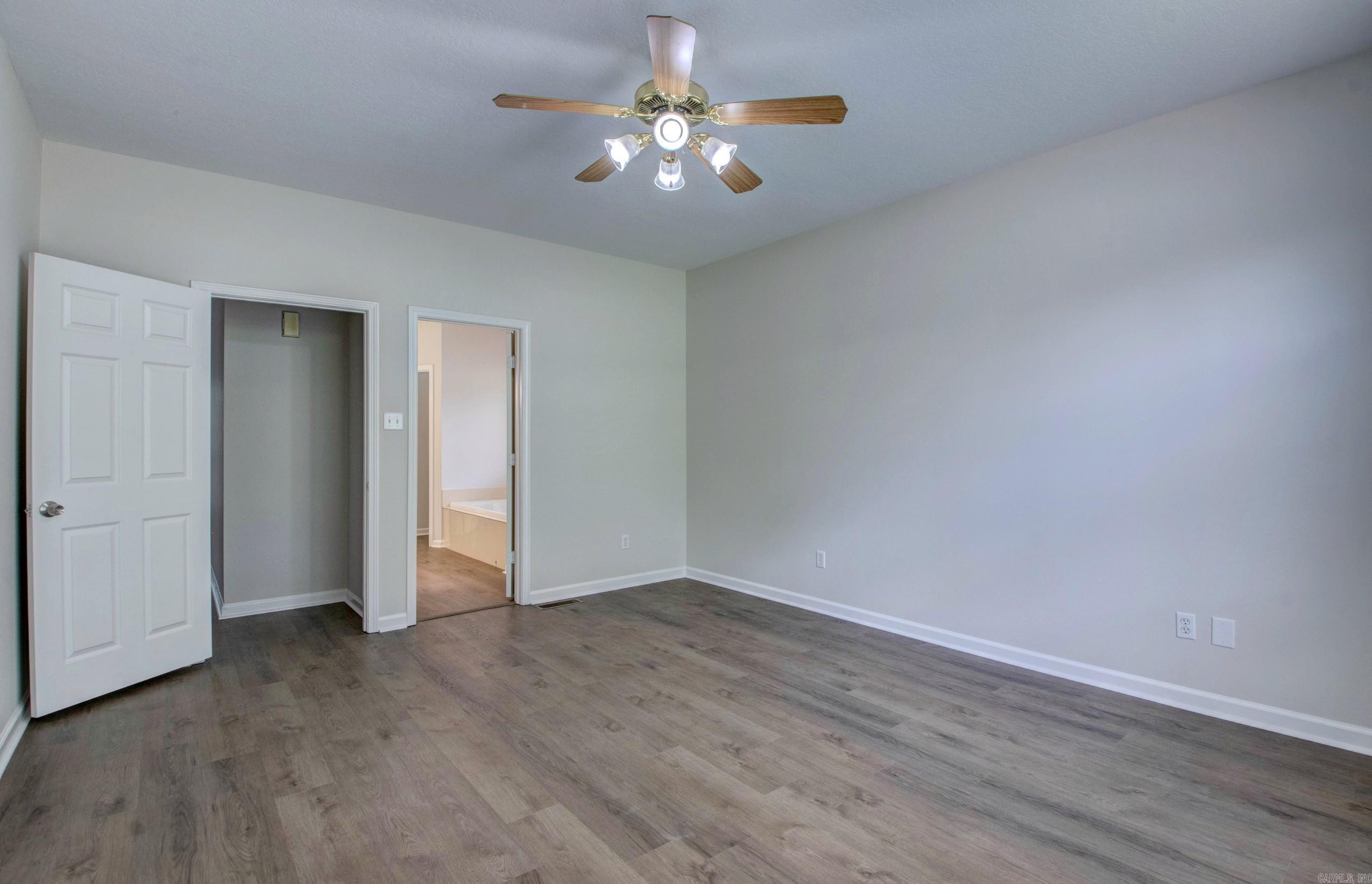 WESTHAMPTON - Residential