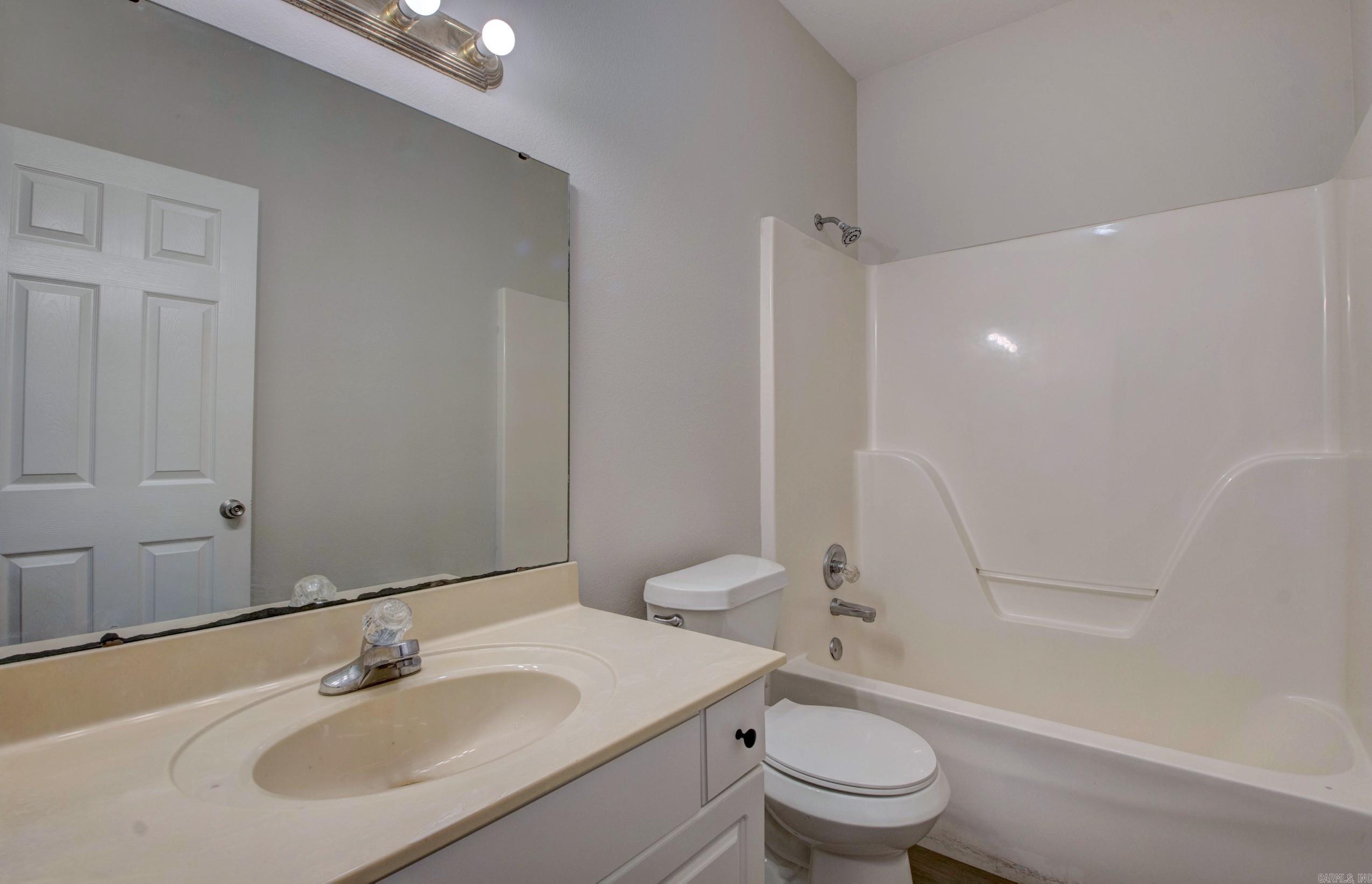 WESTHAMPTON - Residential