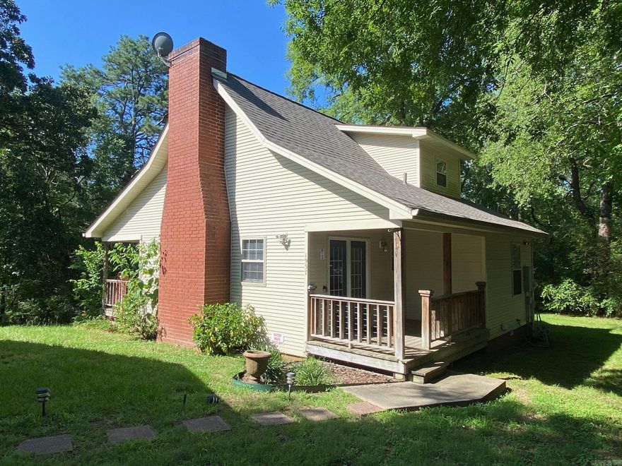 Newly remodeled and cute 2-bedroom, 2-bath Hot Springs home! Spacious, granite, new appliance's, a fireplace, and much more.Boasting a private boat dock and direct access to Lake Hamilton. This lovely home is currently being operated as a Short Term Rental and has been very successful. New Dock.