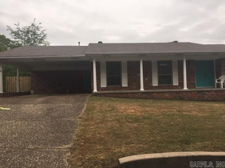 Nice 3 bedroom home offers plenty of living space.