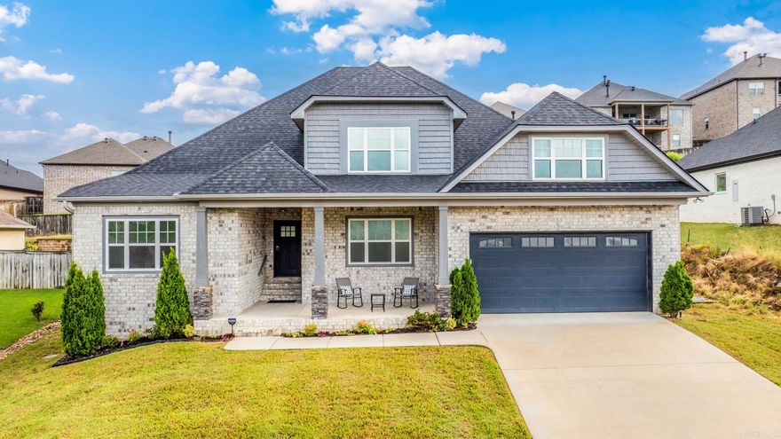 This is an updated 4 Bed 3.5 Bath home in the lovely Lake Village of Maumelle.
