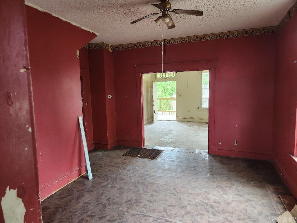 JONES & WORTHEN - Residential