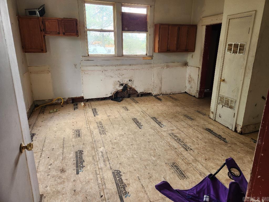 JONES & WORTHEN - Residential