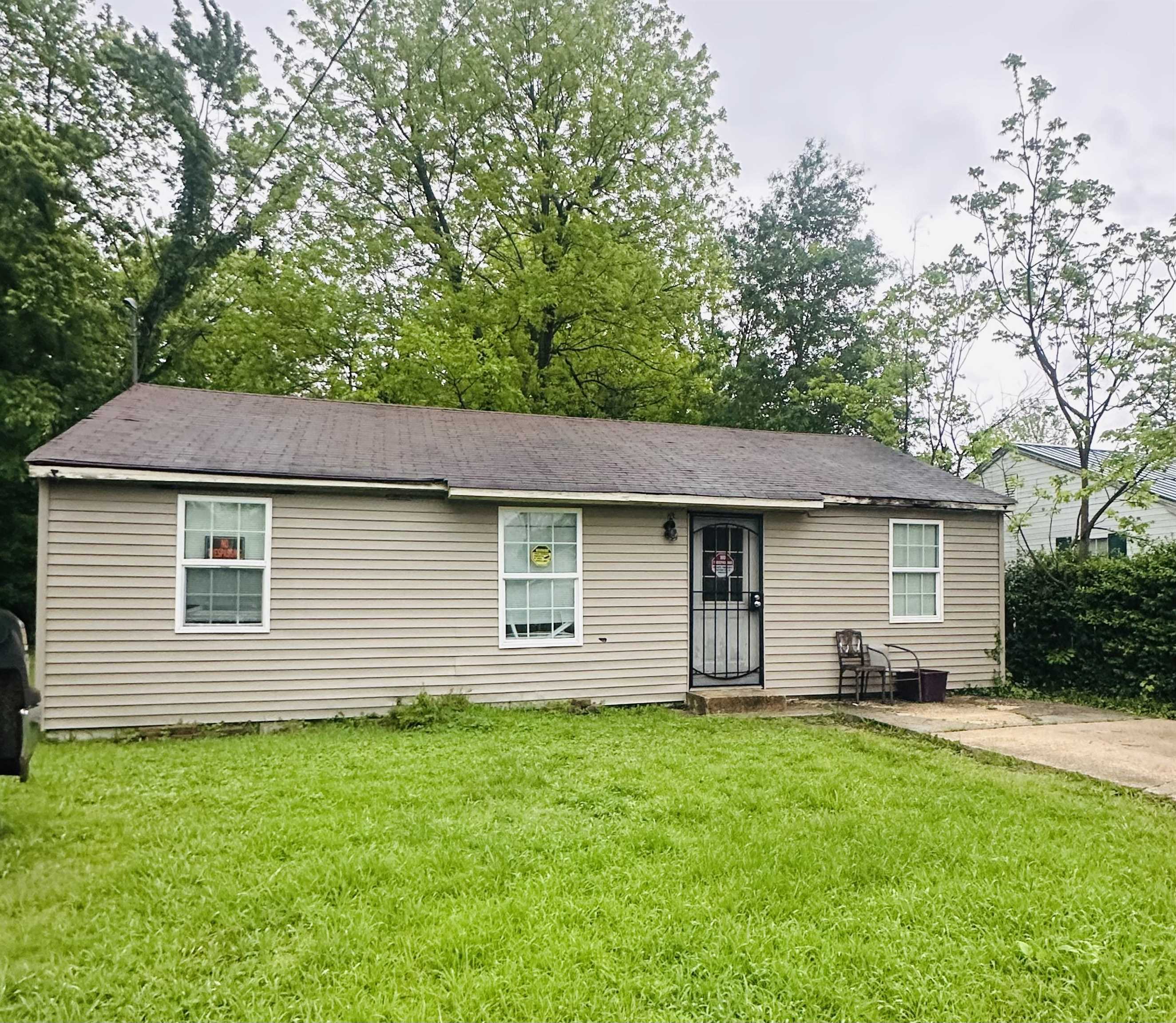 Great investment opportunity! This property features a spacious lot and solid potential. With three bedrooms and one bathroom, it’s perfect for a rental or renovation project. Don’t miss your chance to add value and build equity!