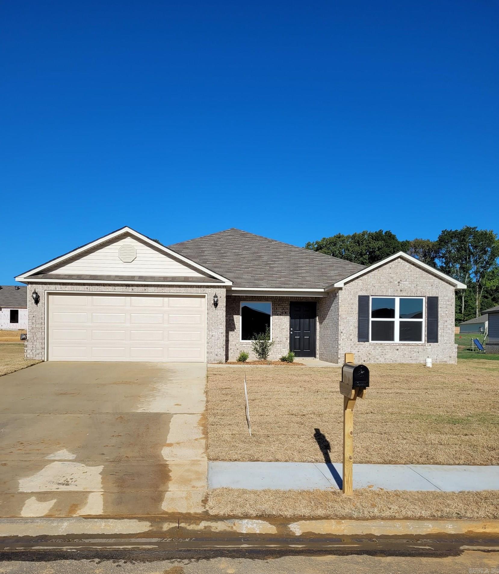 OAKLAND GROVE ESTATES - Residential Lease