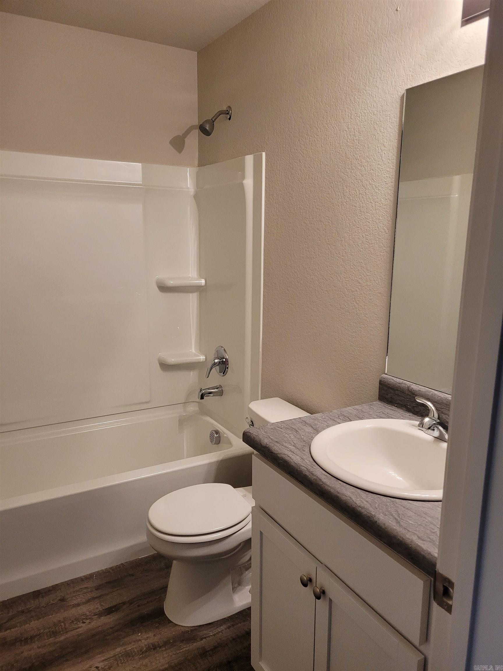 OAKLAND GROVE ESTATES - Residential Lease