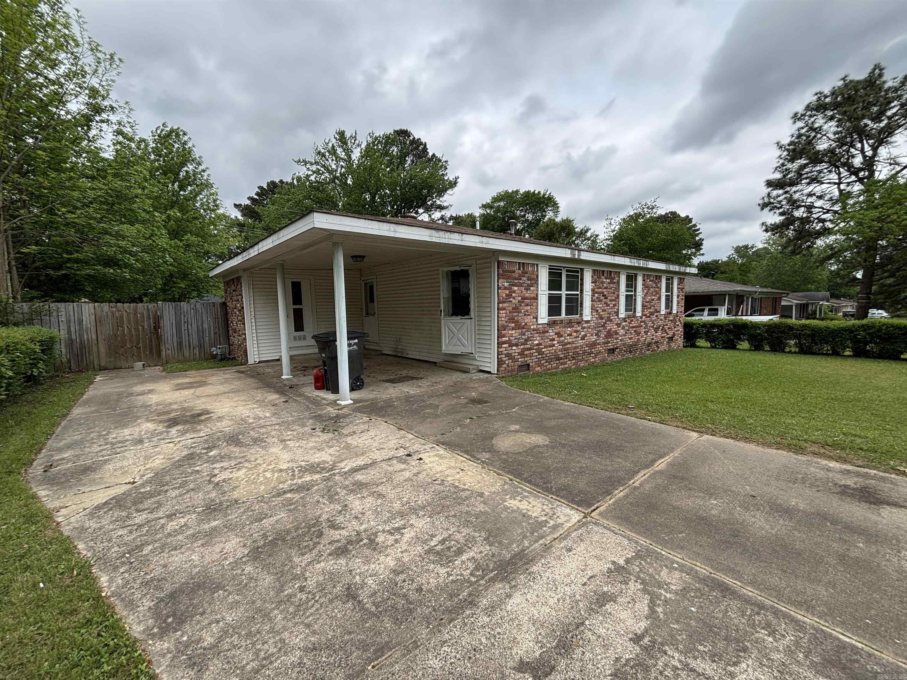 BRIARFIELD - Residential