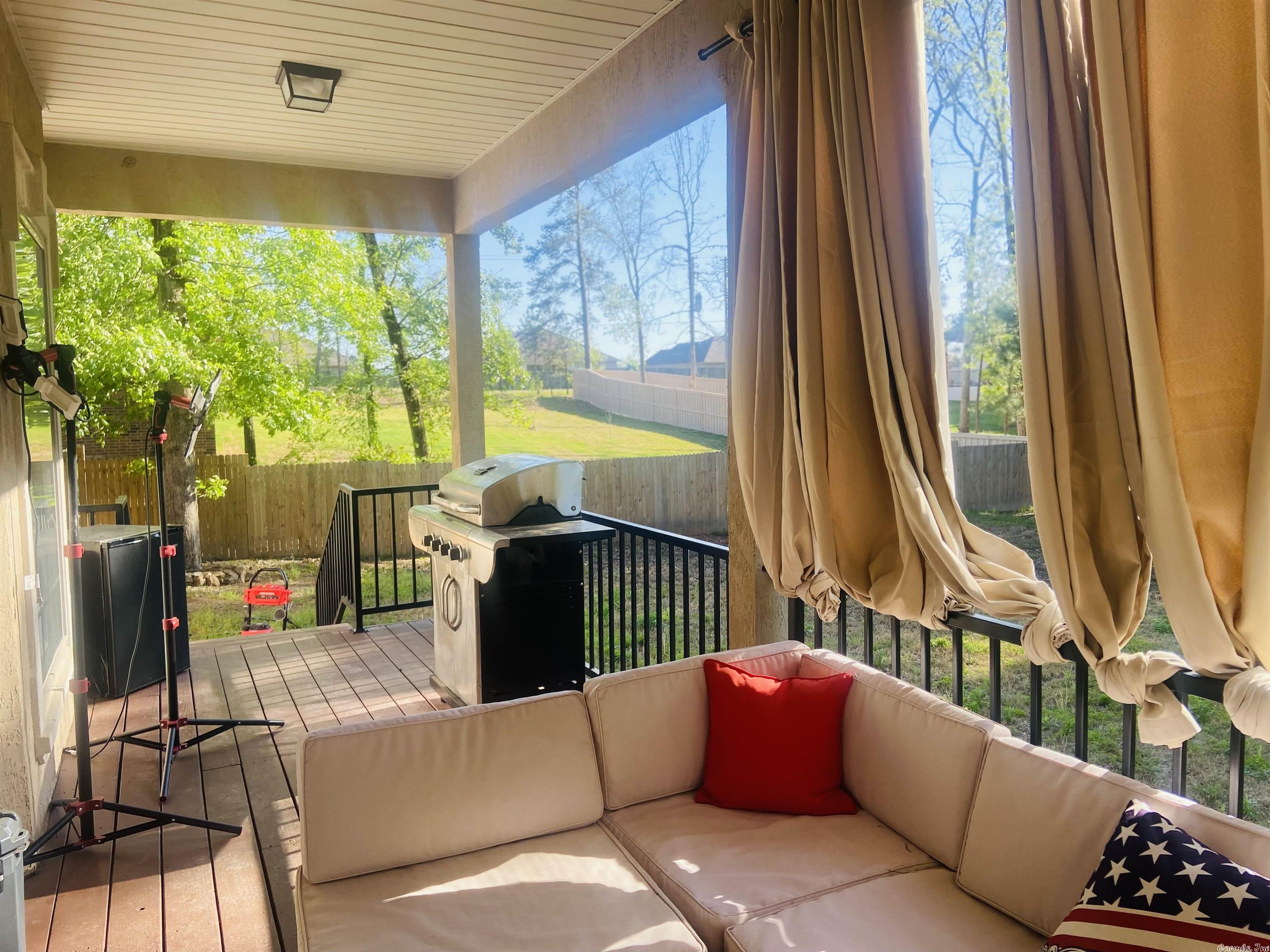 WYNNEWOOD - Residential