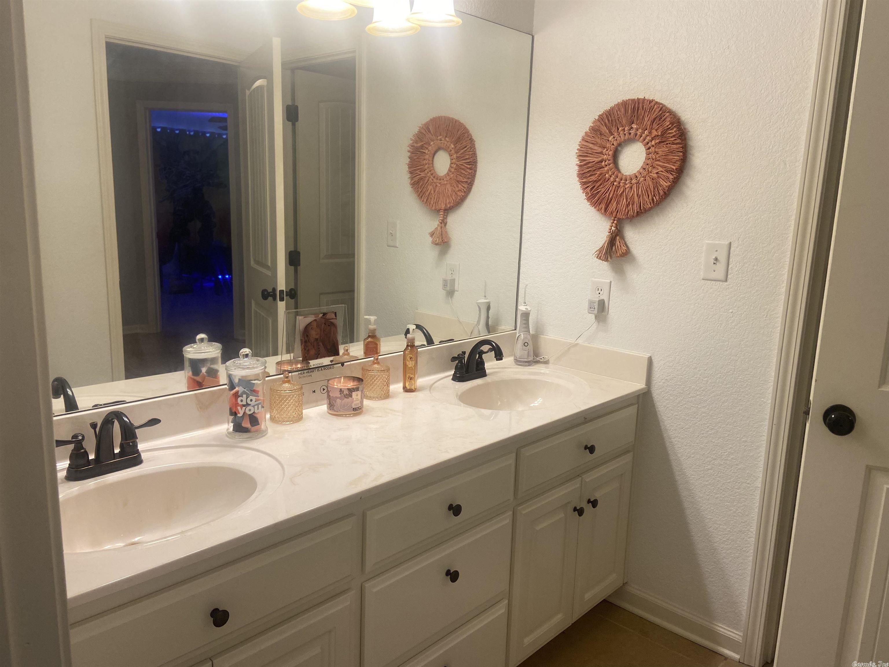 WYNNEWOOD - Residential