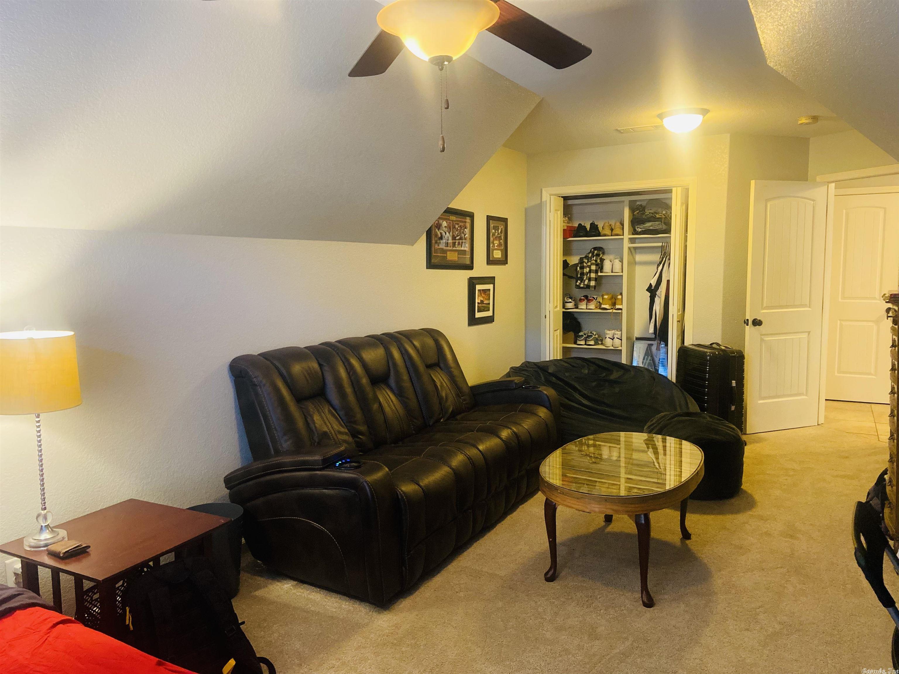 WYNNEWOOD - Residential