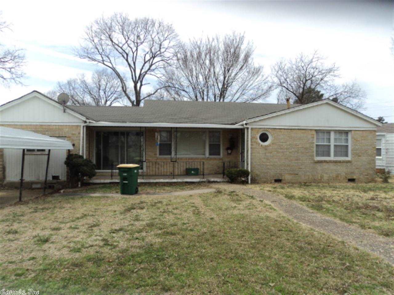 Homestep/Freddie Mac owned property. Sold "AS IS". This property is eligible under Freddie Mac first look imitative through 04/20/2014. Allow 3 business days for response. Pre-Qual proof of funds, must be presented with every offer.