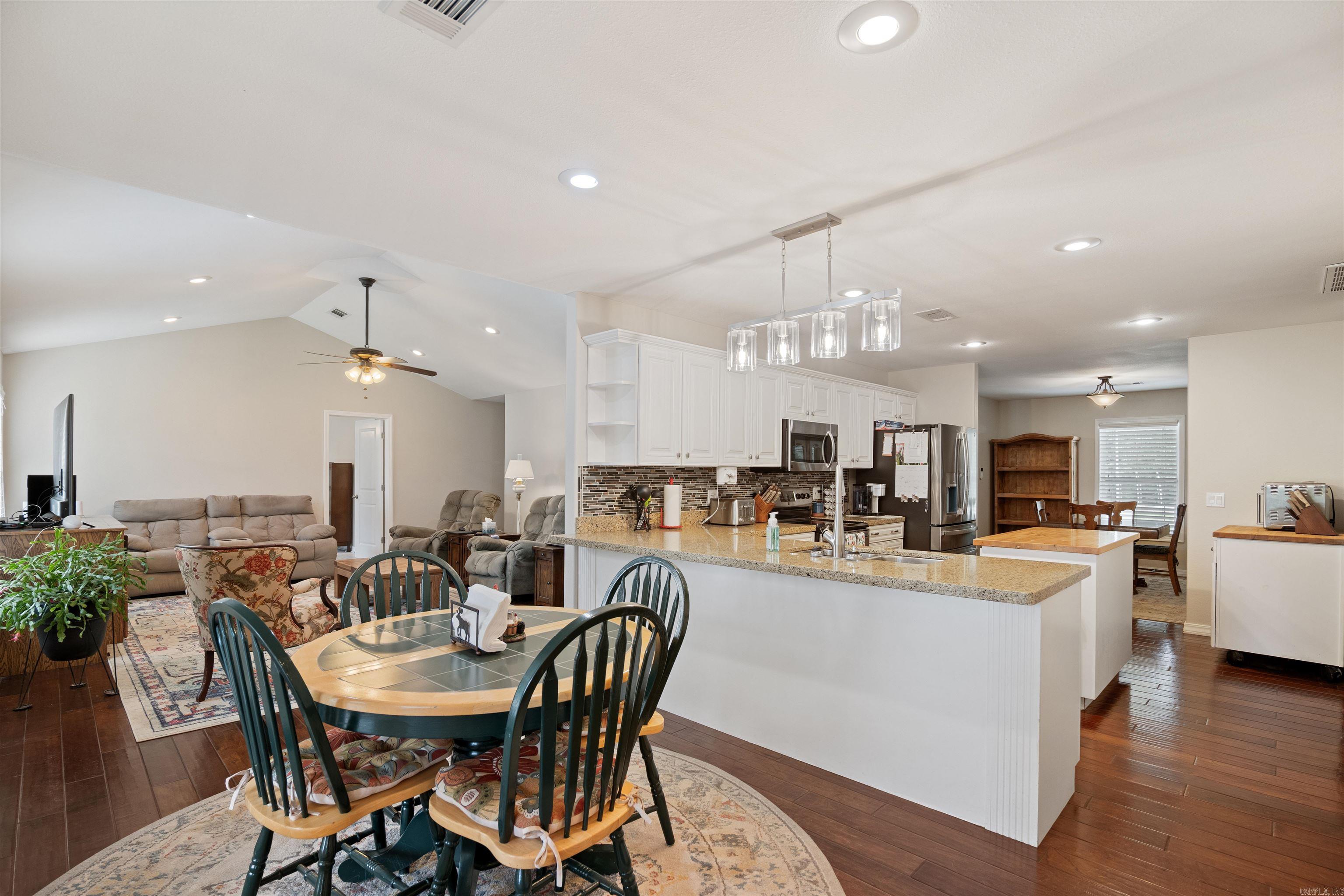 WILD BILL ESTATES - Residential
