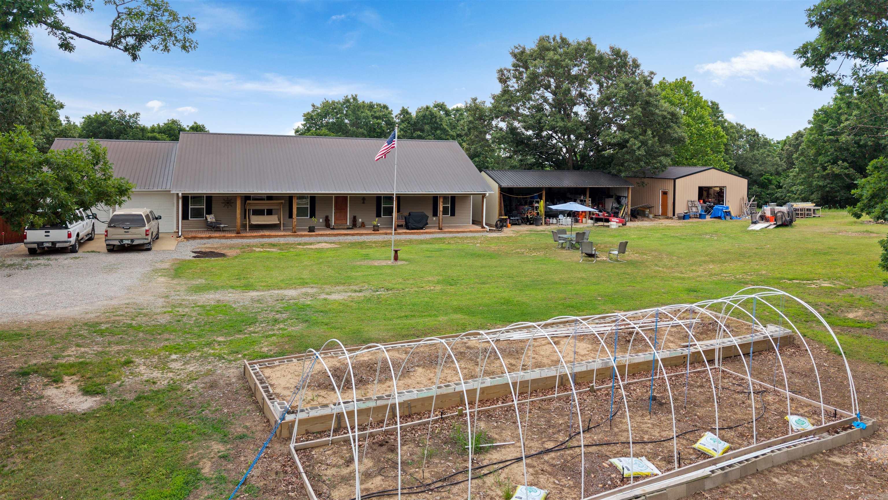 WILD BILL ESTATES - Residential