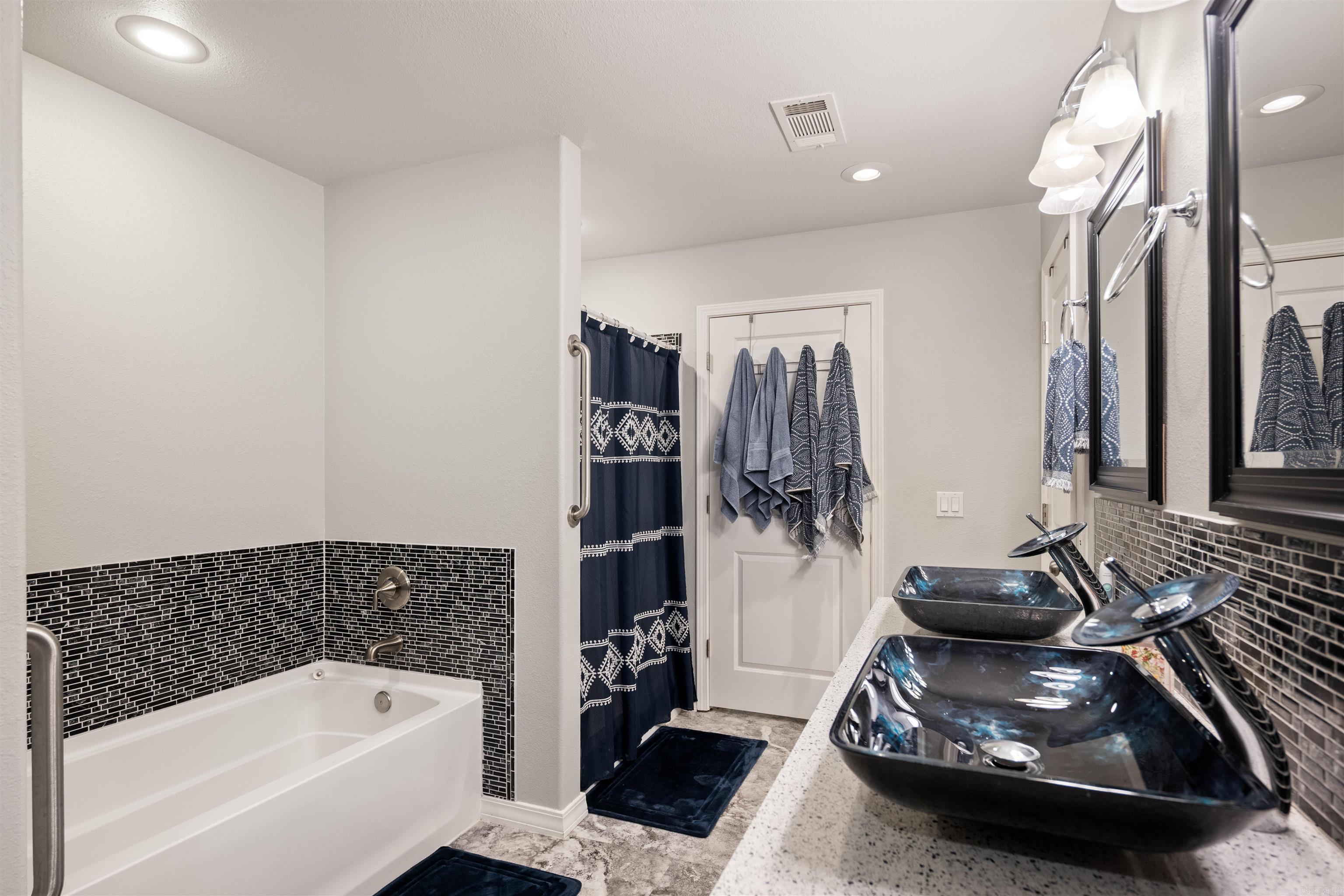 WILD BILL ESTATES - Residential