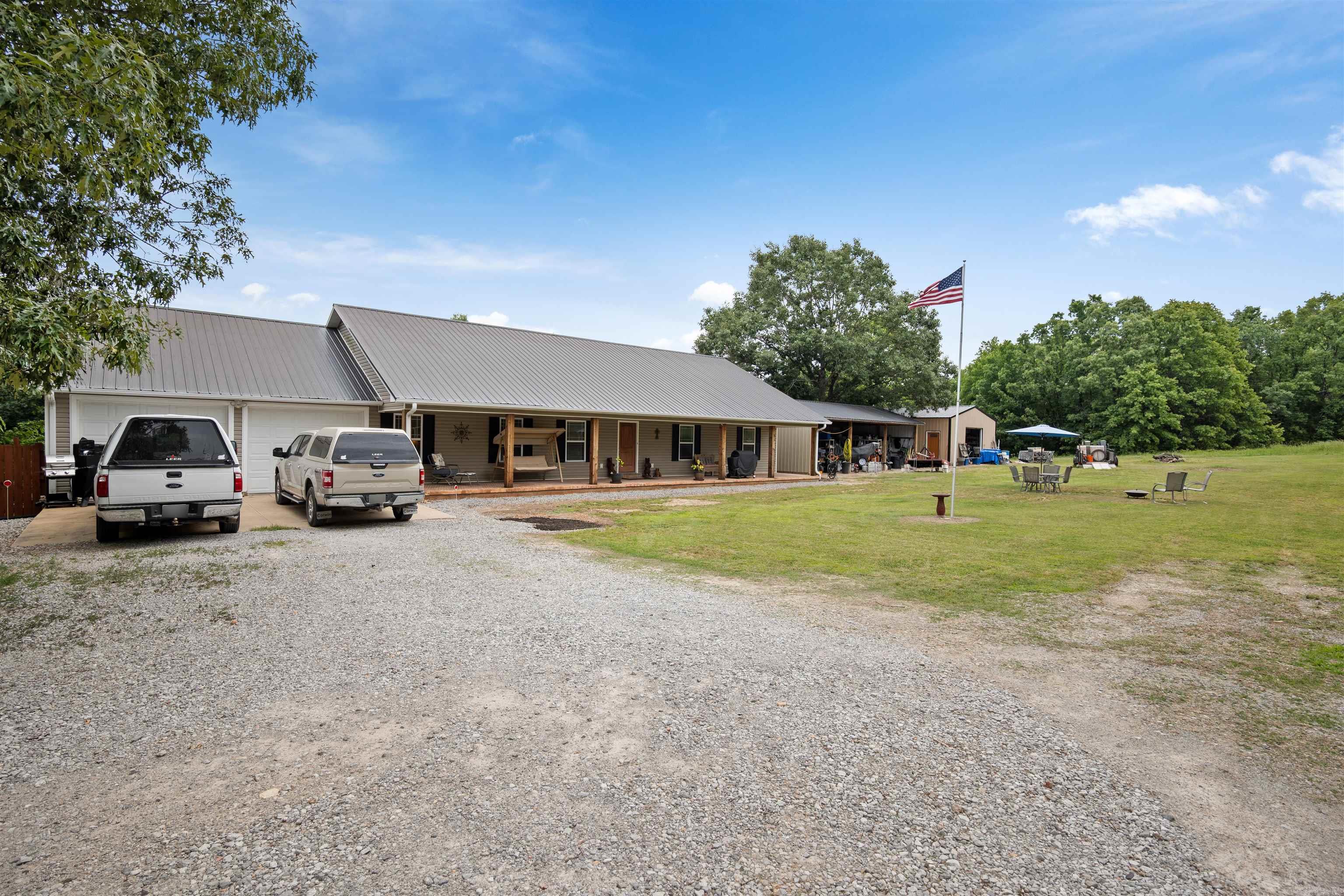 WILD BILL ESTATES - Residential