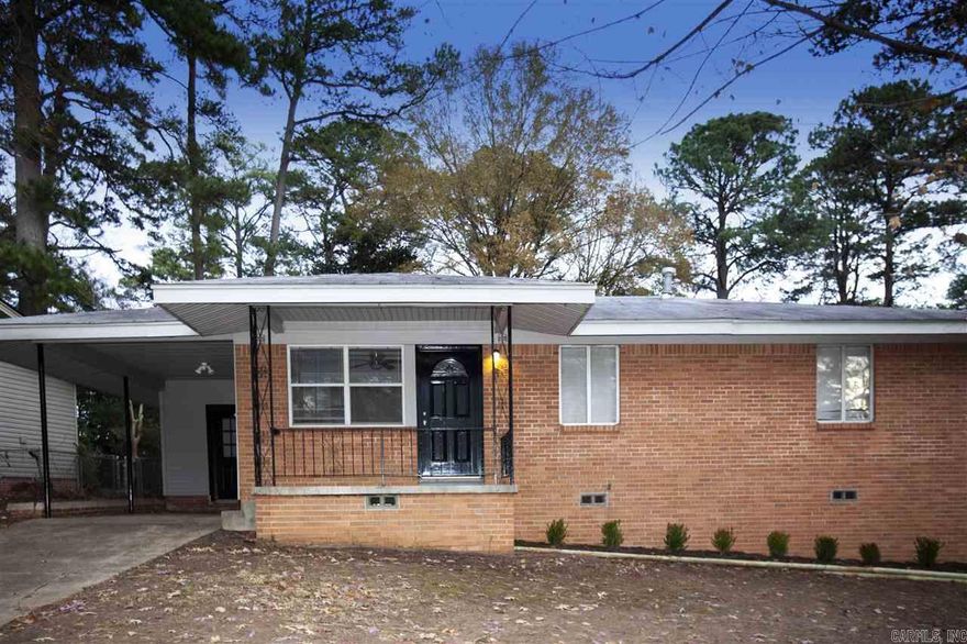 Cozy home in Boyle Park neighborhood!  Great Location close to shopping and dining! Conveniently close to UALR as well. The lease for this property is for 2 years with a 3% increase after the first year. Income has to be 3x the amount of rent. NO SECTION 8.   **ALL PROPERTIES MAY NOT BE MOVE-IN READY**